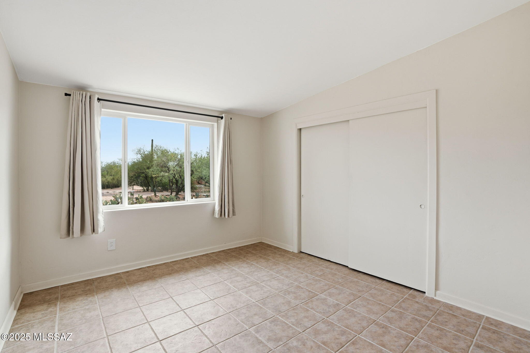 Tucson, Arizona, 85745, United States, 3 Bedrooms Bedrooms, ,3 BathroomsBathrooms,Residential,For Sale,1997512