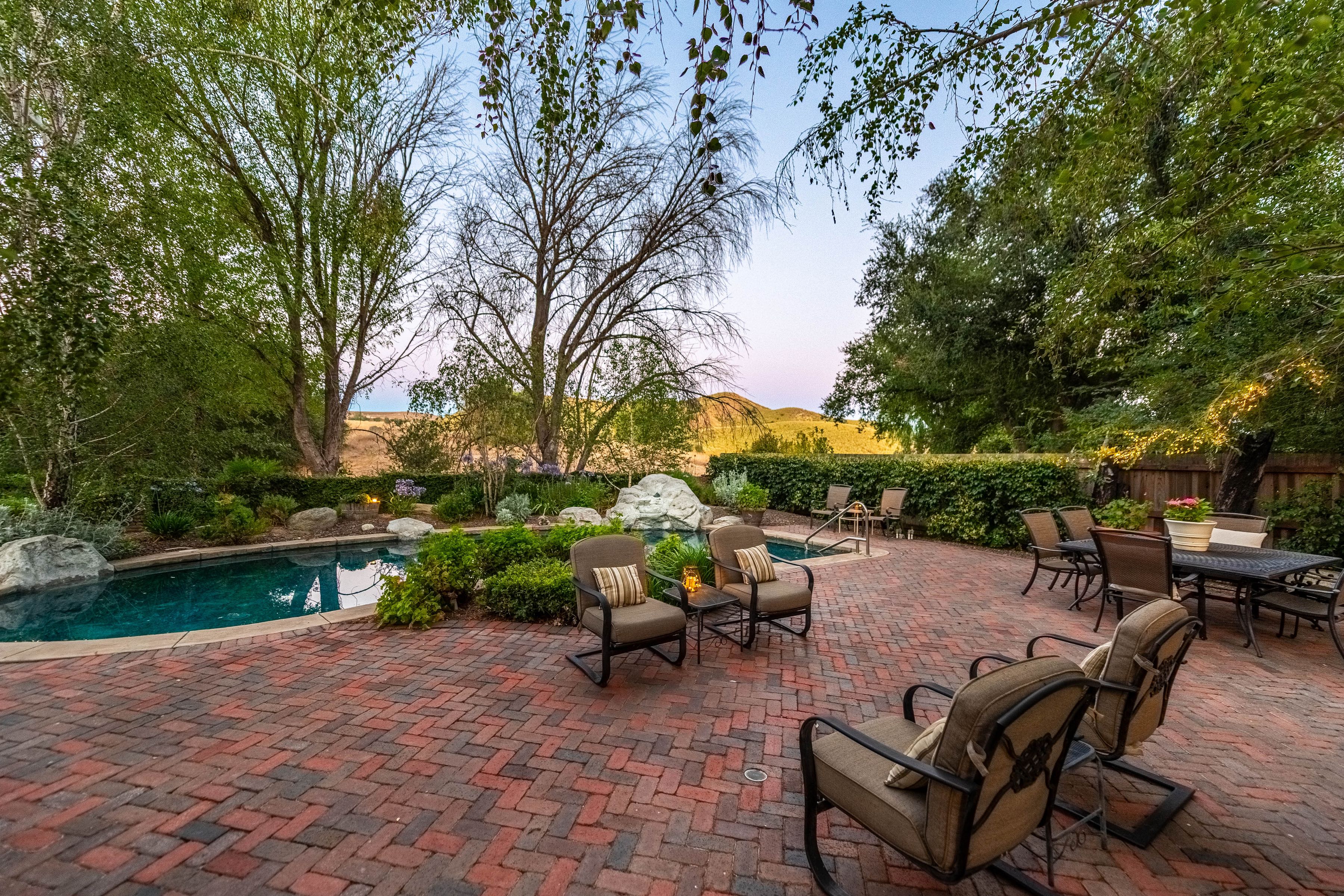  Gated Estate on Nearly 2 Acres - 物件實景