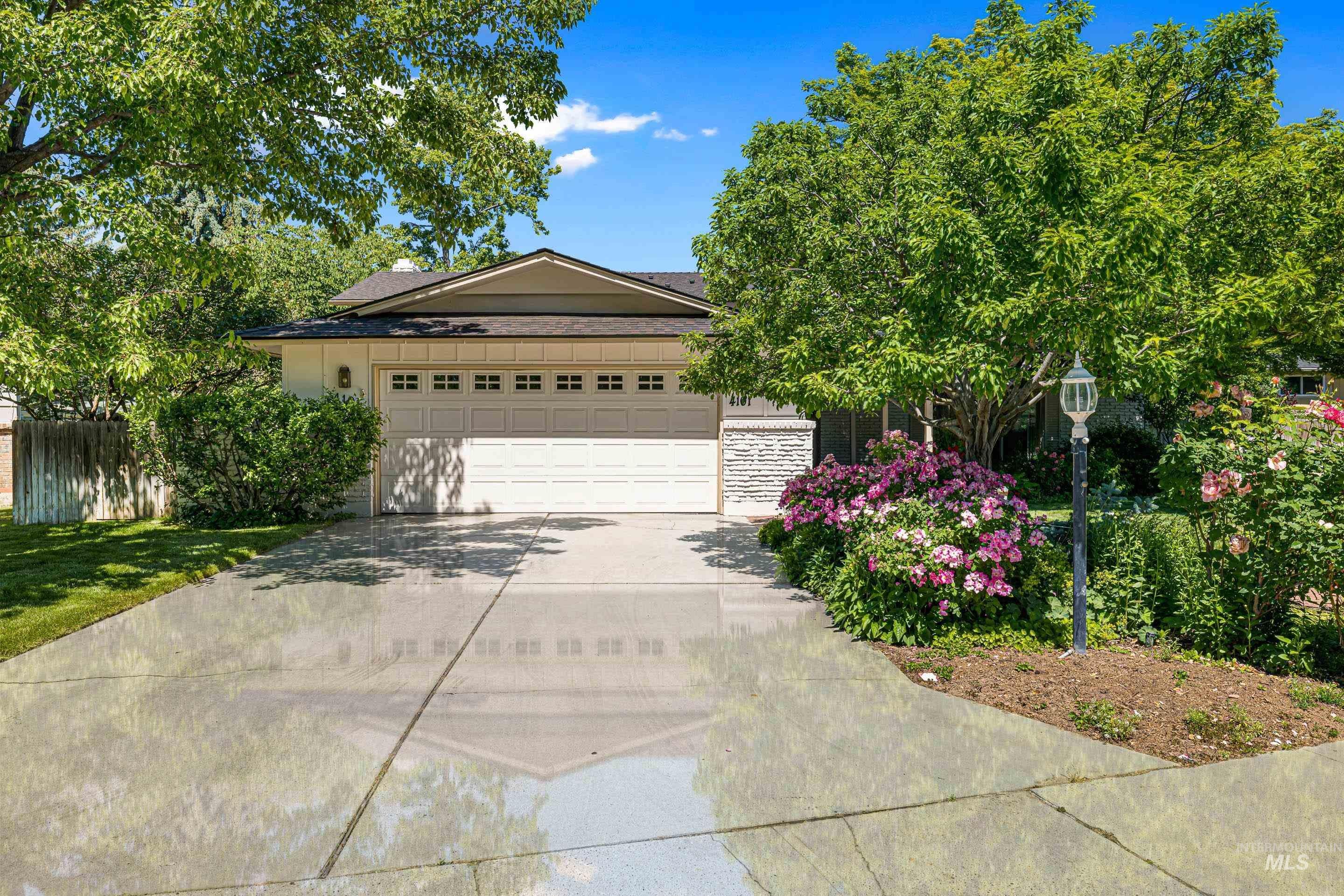 4101 Kingswood, Boise, Idaho, 83704-3340, United States, 4 Bedrooms Bedrooms, ,3 BathroomsBathrooms,Residential,For Sale,4101 Kingswood,1437172