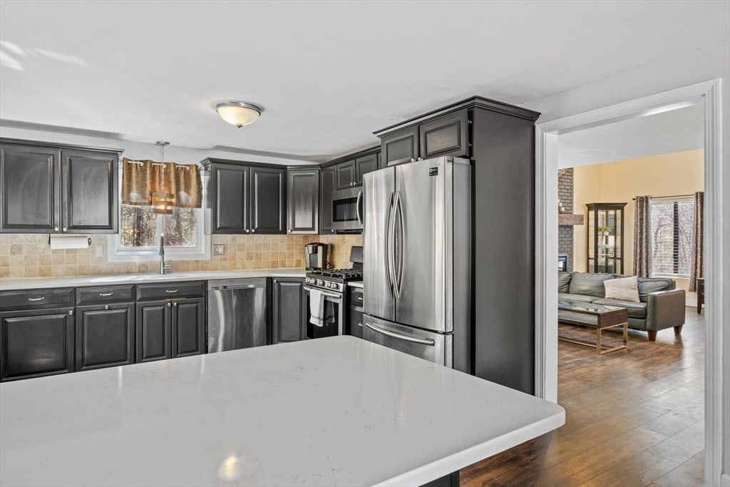 Derry, New Hampshire, 03038, United States, 3 Bedrooms Bedrooms, ,3 BathroomsBathrooms,Residential,For Sale,1928309