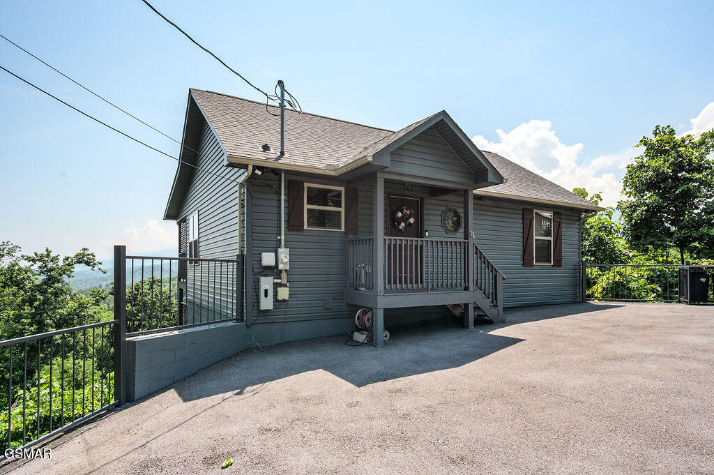 Gatlinburg, Tennessee, 37738, United States, 2 Bedrooms Bedrooms, ,2 BathroomsBathrooms,Residential,For Sale,1924446