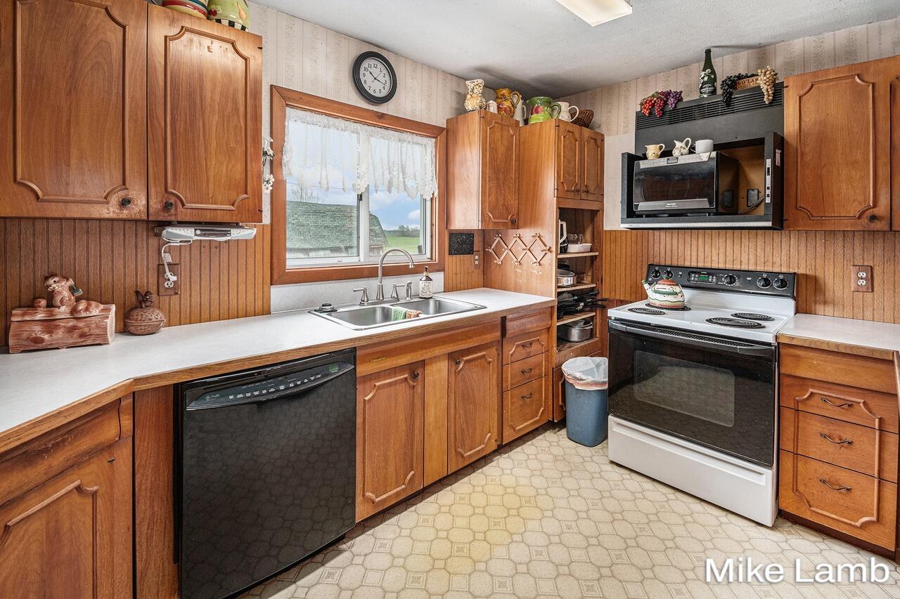 Kent City, Michigan, 49330, United States, 4 Bedrooms Bedrooms, ,1 BathroomBathrooms,Residential,For Sale,1793109