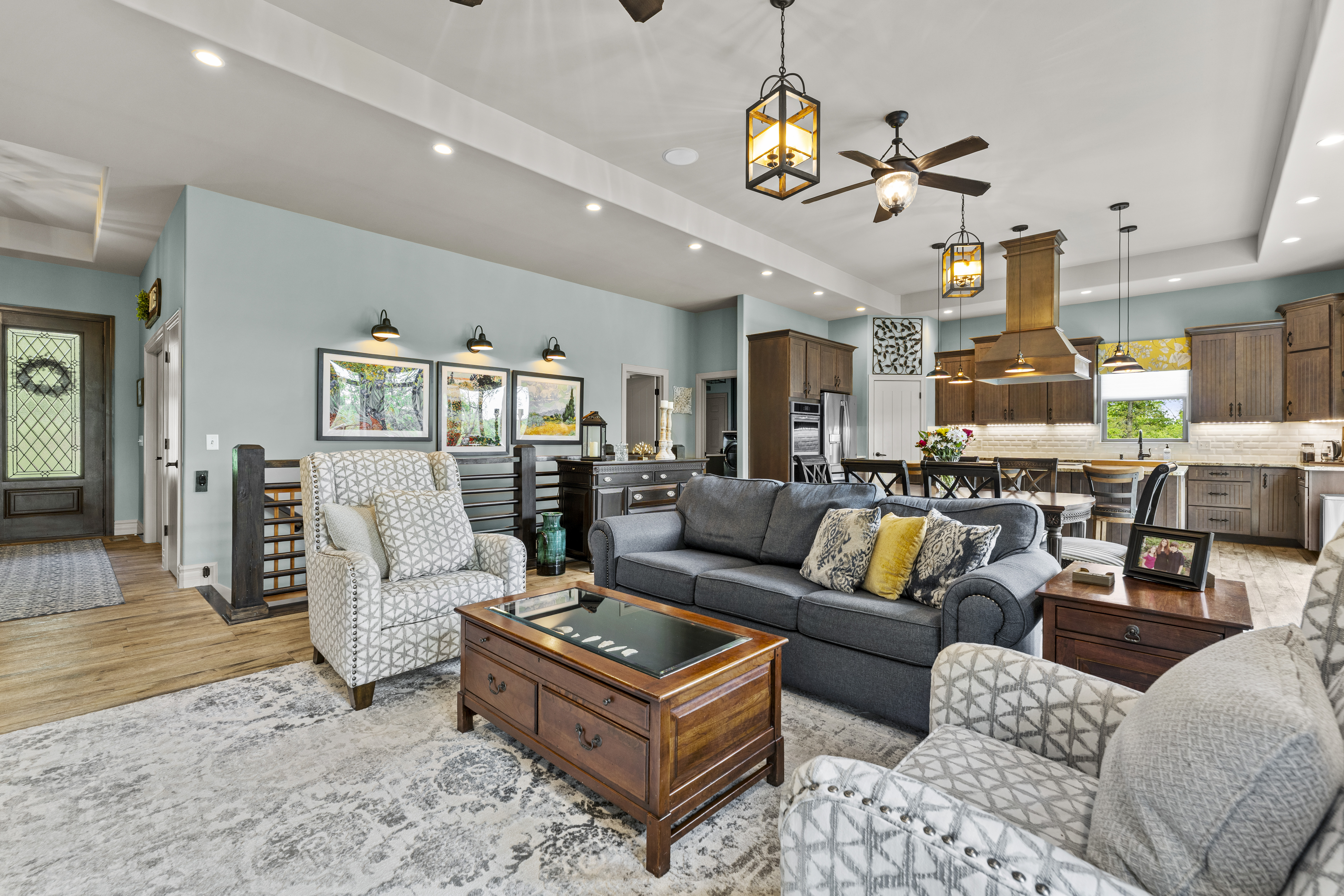  Discover unmatched luxury and versatility in this custom Craftsman-style estate - 物件實景