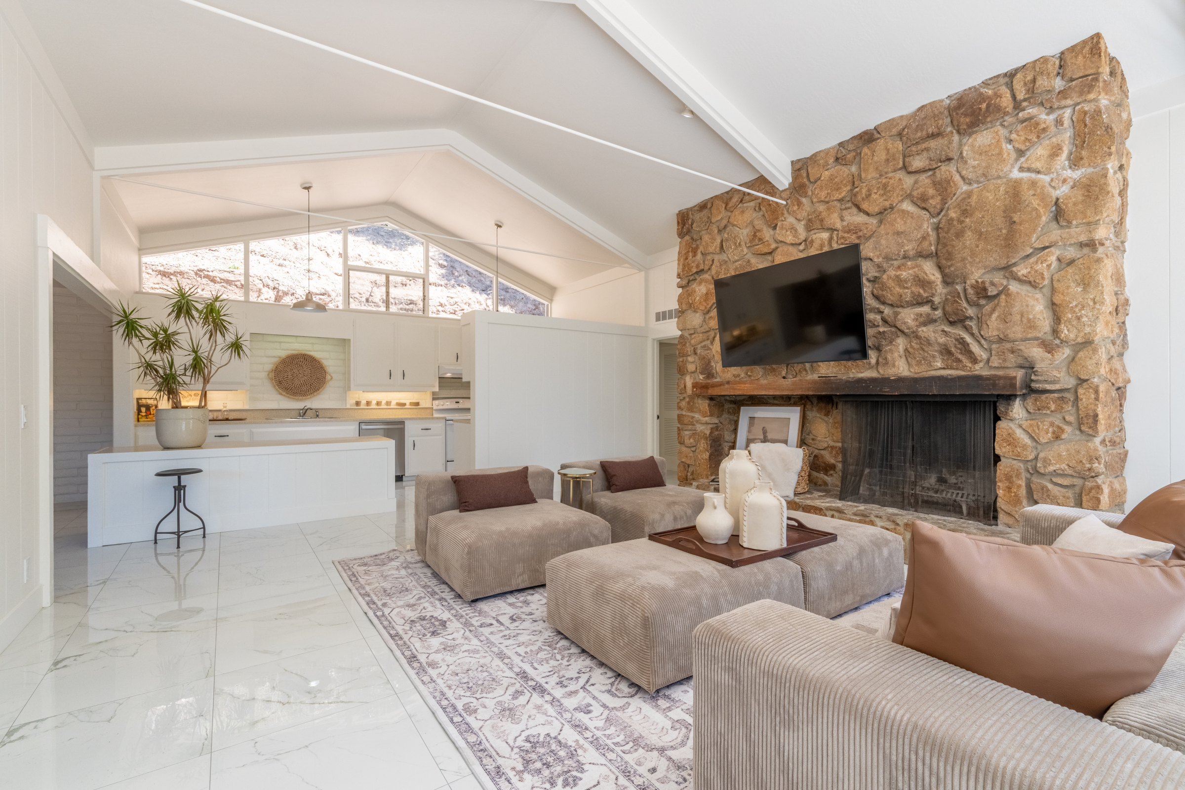  160 East Carmel Valley Road - 物件實景