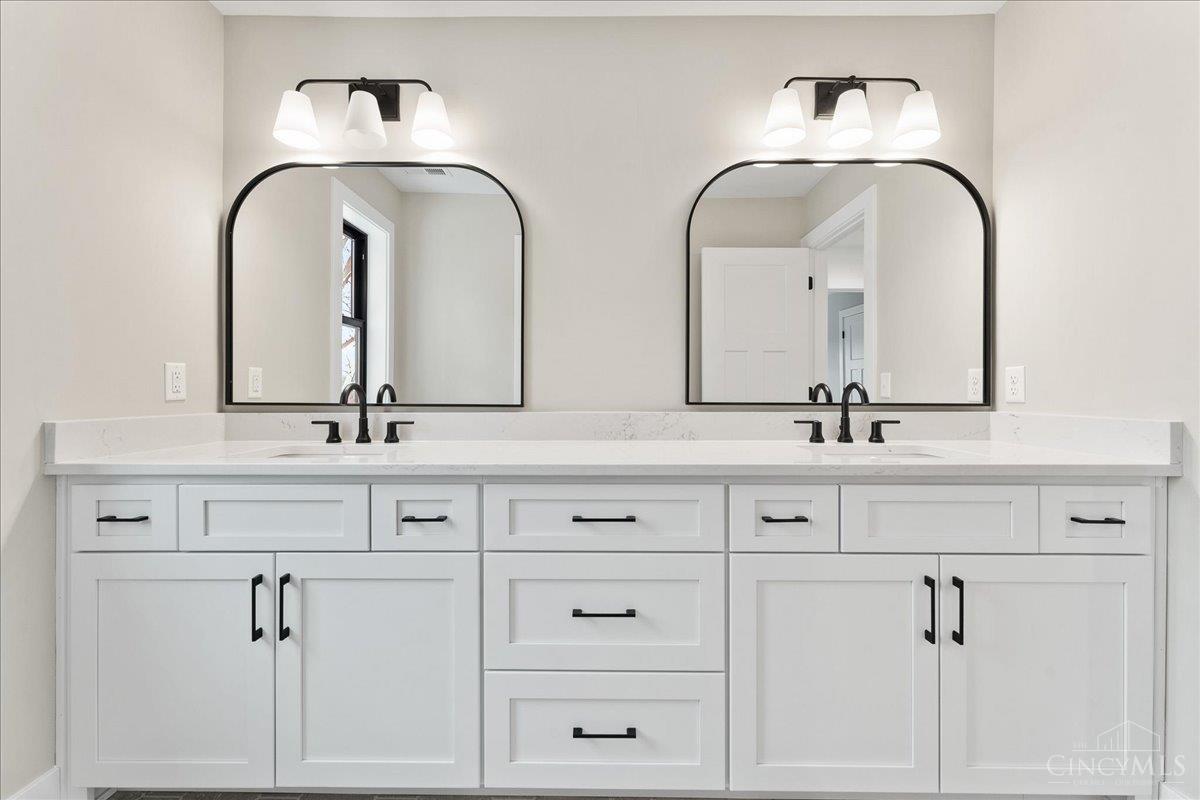 Blue Ash, Ohio, 45241, United States, 4 Bedrooms Bedrooms, ,4 BathroomsBathrooms,Residential,For Sale,2001661