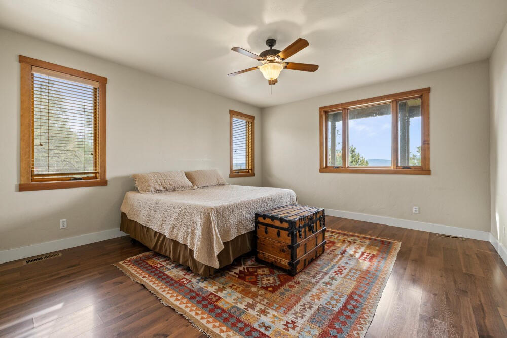 Klamath Falls, Oregon, 97601, United States, 4 Bedrooms Bedrooms, ,3 BathroomsBathrooms,Residential,For Sale,1987766