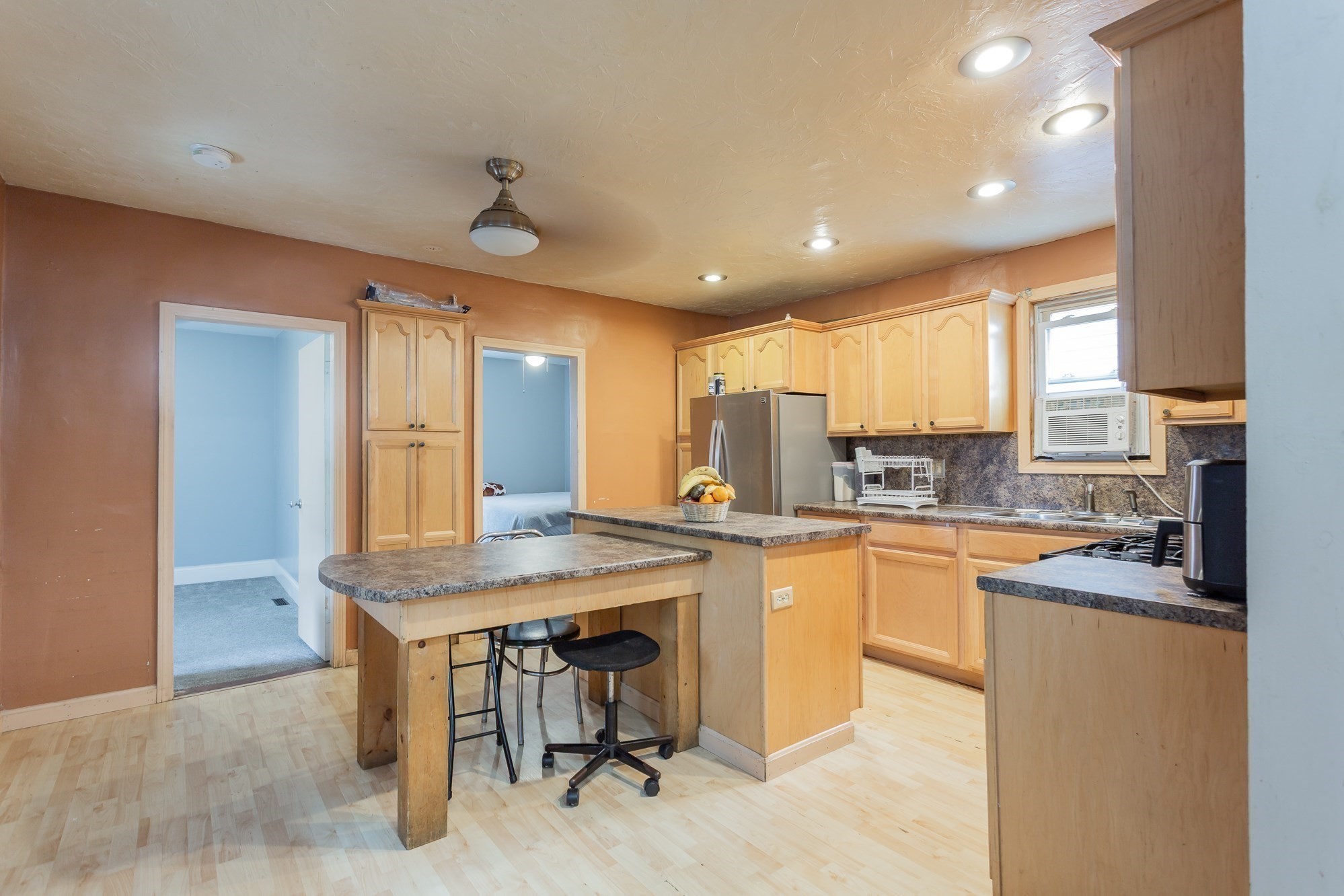 New Bedford, Massachusetts, 02740, United States, 7 Bedrooms Bedrooms, ,2 BathroomsBathrooms,Residential,For Sale,1943461
