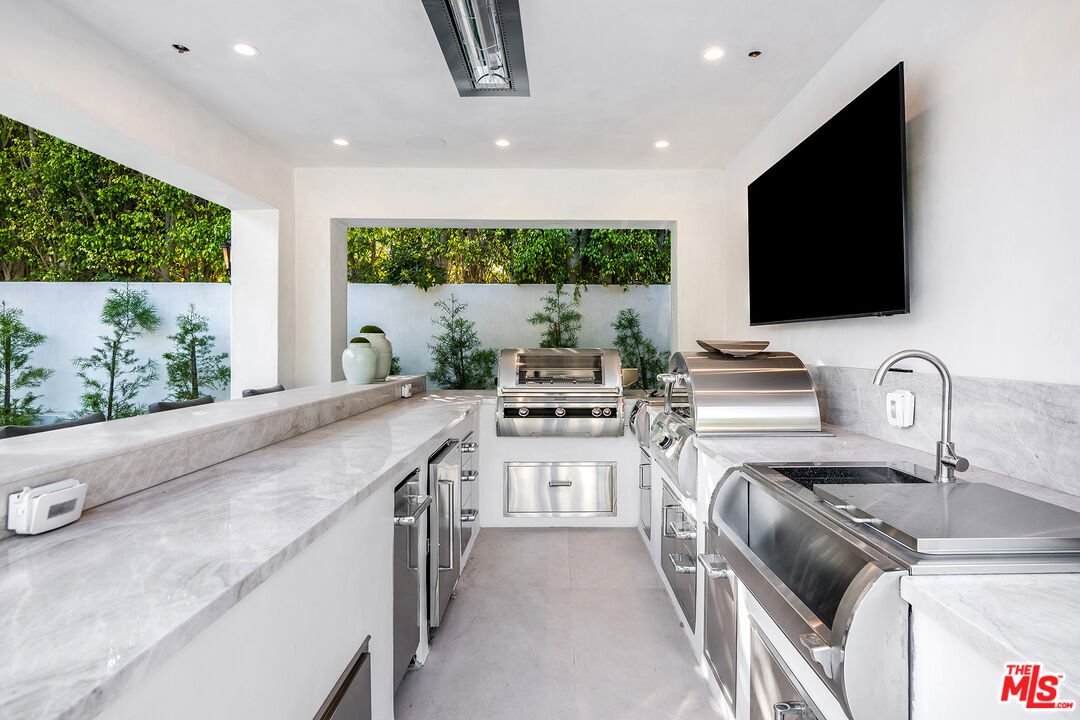 Beverly Hills, California, 90210, United States, 6 Bedrooms Bedrooms, ,12 BathroomsBathrooms,Residential,For Sale,1865227