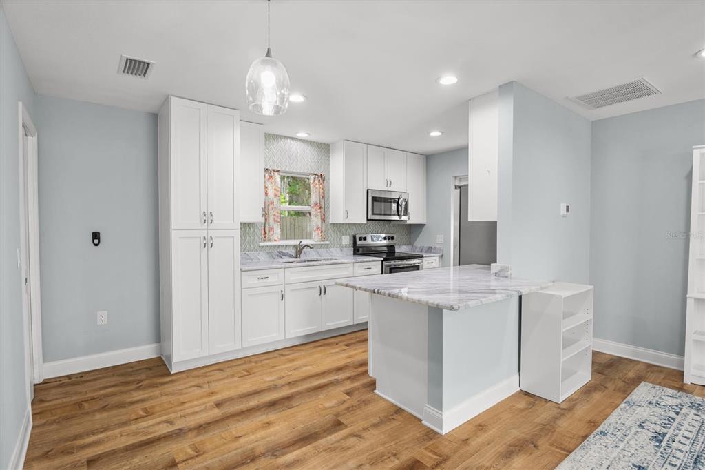 Bartow, Florida, 33830, United States, 3 Bedrooms Bedrooms, ,4 BathroomsBathrooms,Residential,For Sale,2002035