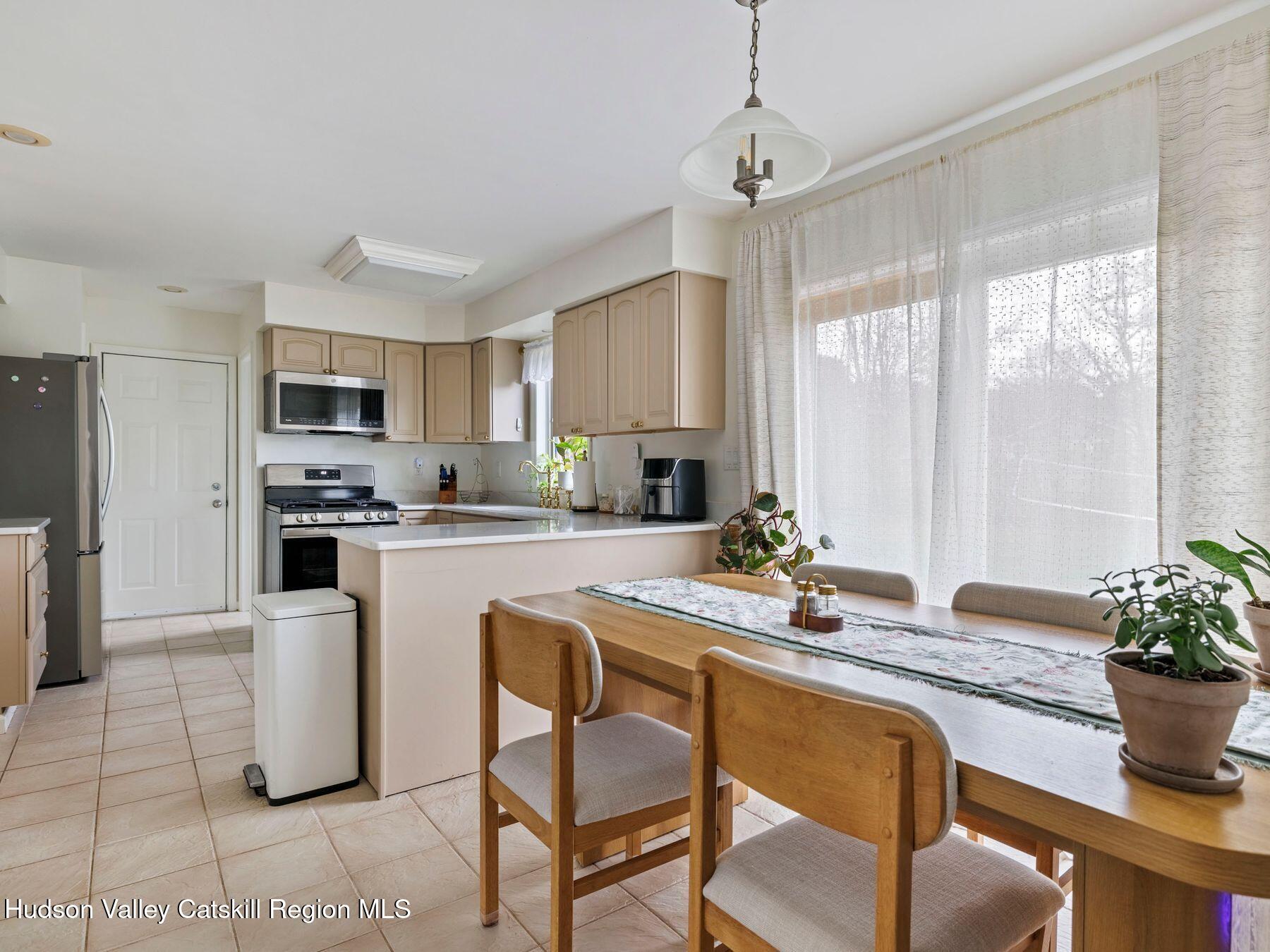 Saugerties, New York, 12477, United States, 4 Bedrooms Bedrooms, ,3 BathroomsBathrooms,Residential,For Sale,1994333