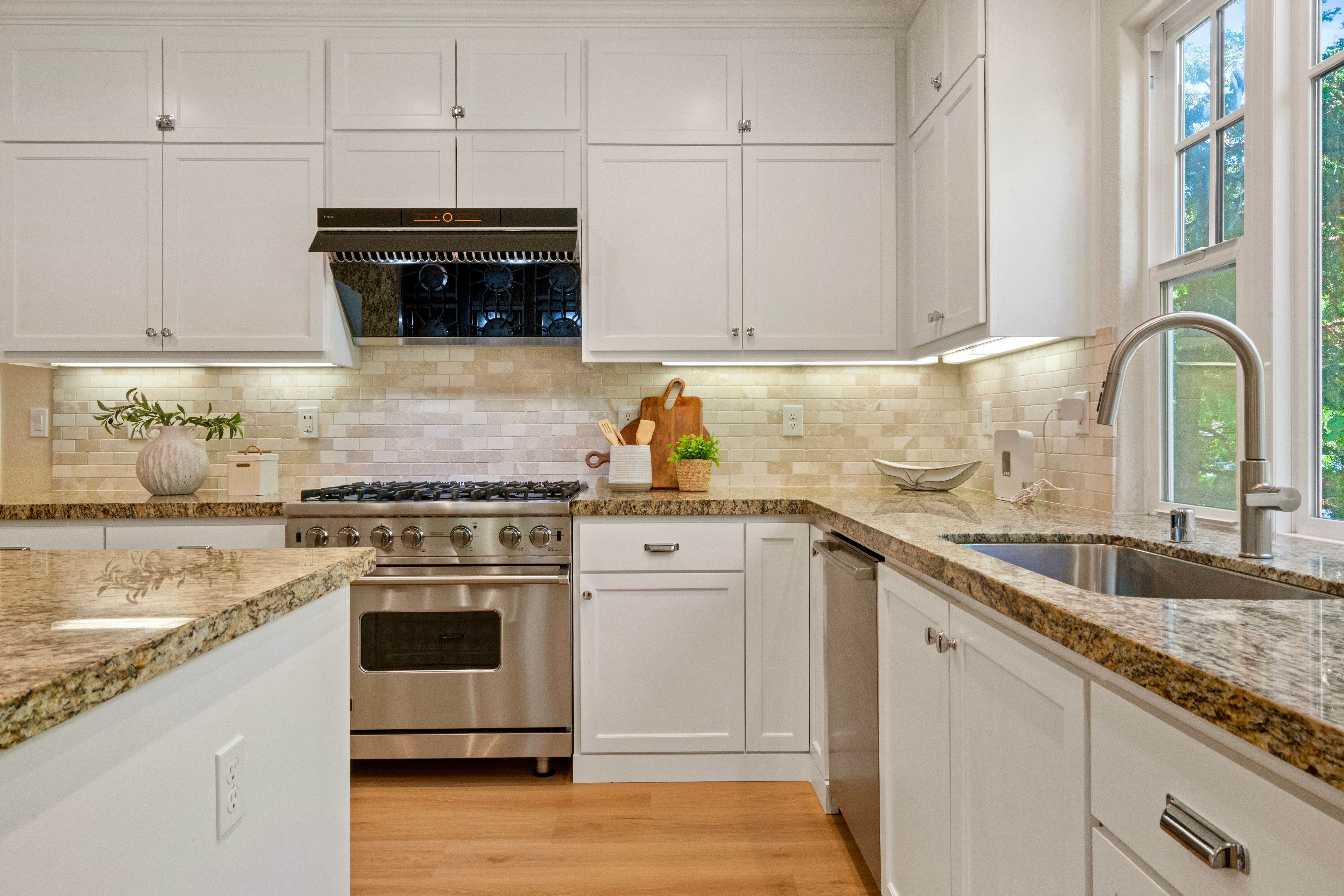  Stunningly Remodeled Craftsman with Top-Rated Warm Springs Schools - 物件實景