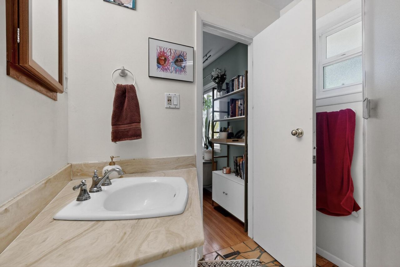 Albuquerque, New Mexico, 87107, United States, 4 Bedrooms Bedrooms, ,3 BathroomsBathrooms,Residential,For Sale,1917384