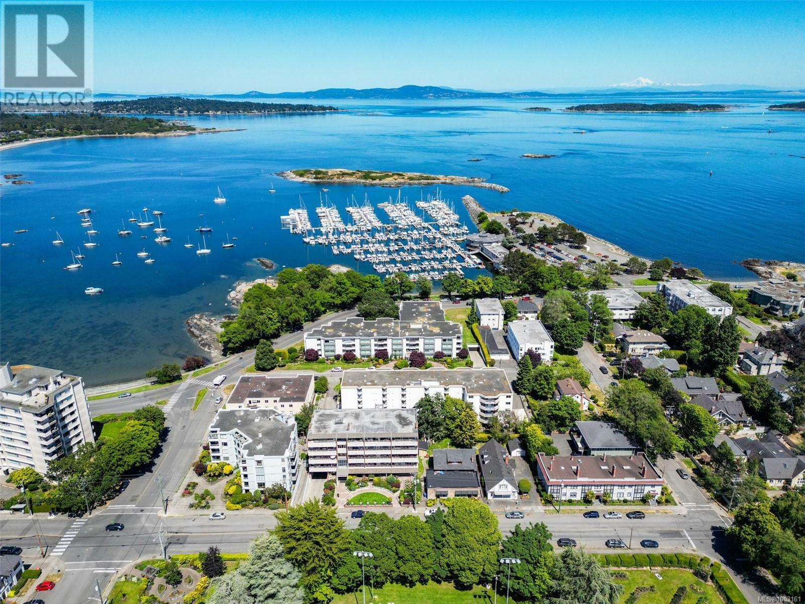 OAK BAY, British Columbia, V8S 2N6, CA, 2 Bedrooms Bedrooms, ,2 BathroomsBathrooms,Residential,For Sale,1874610