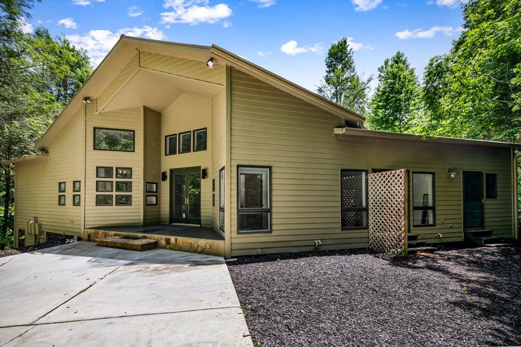 Ellijay, Georgia, 30540, United States, 5 Bedrooms Bedrooms, ,5 BathroomsBathrooms,Residential,For Sale,1868155