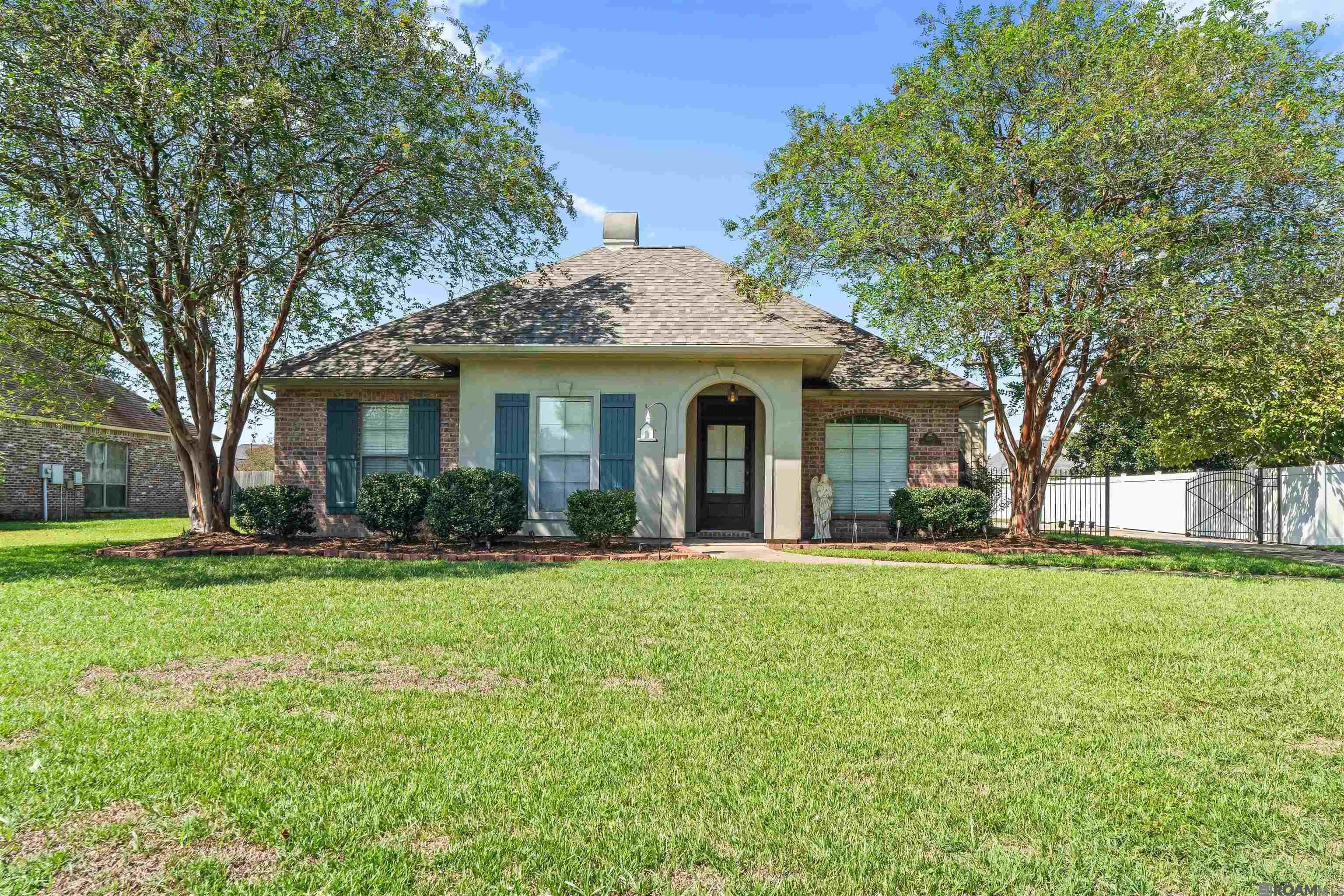 Windwood Dr, Zachary, LA 70791