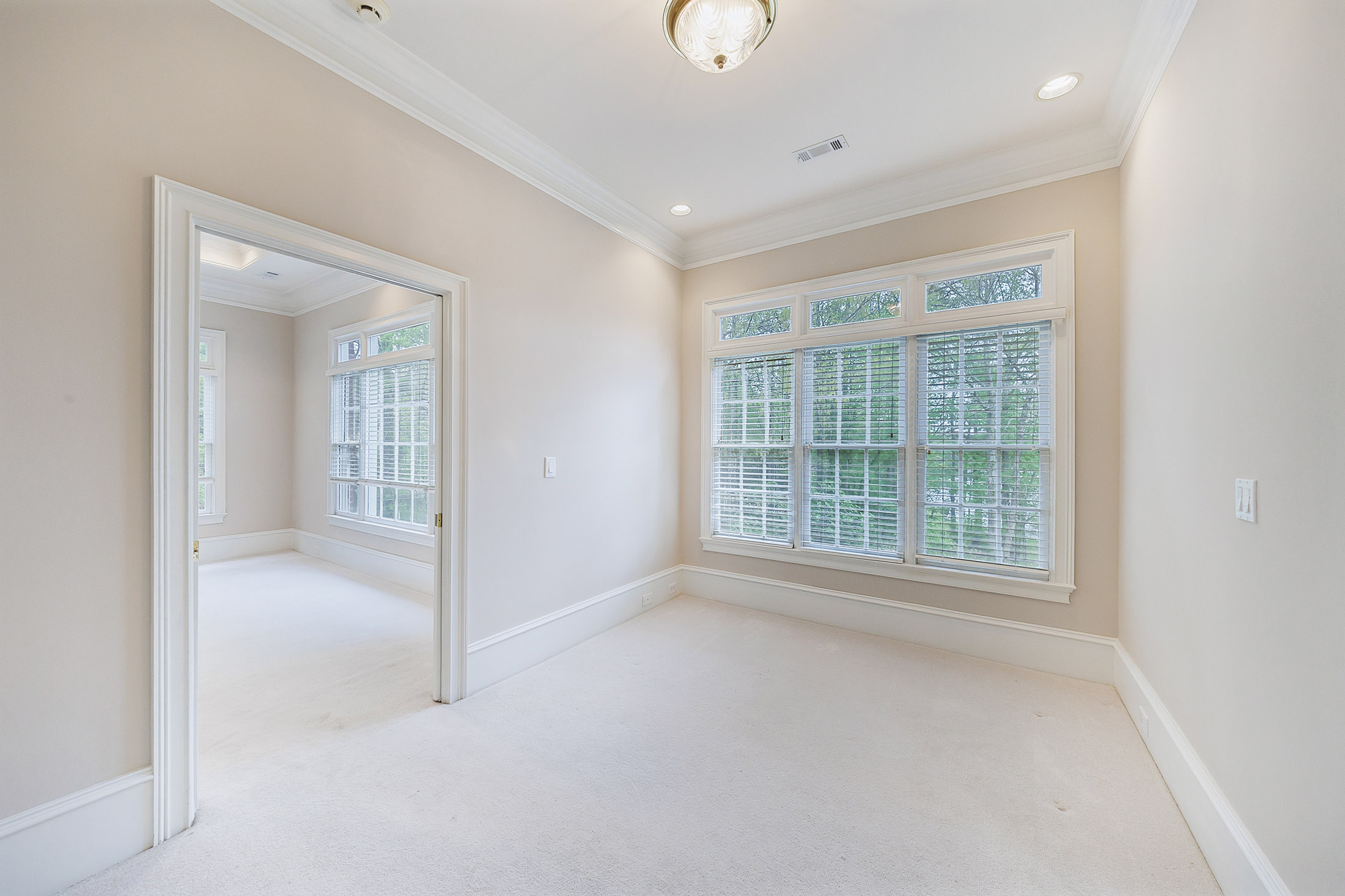  A Rare Opportunity to Own a Developer-Designed Lakefront Estate - 物件實景