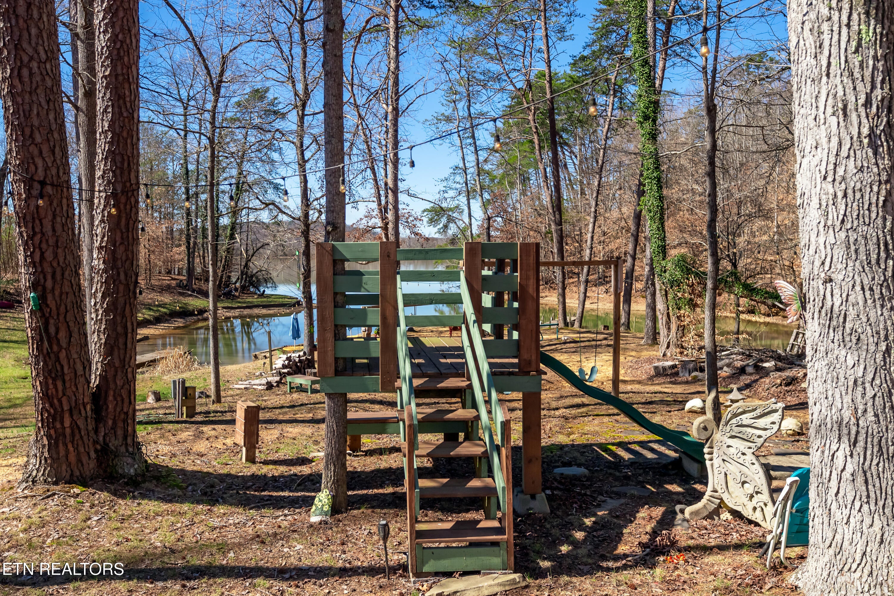 Kingston, Tennessee, 37763, United States, 4 Bedrooms Bedrooms, ,2 BathroomsBathrooms,Residential,For Sale,1850239