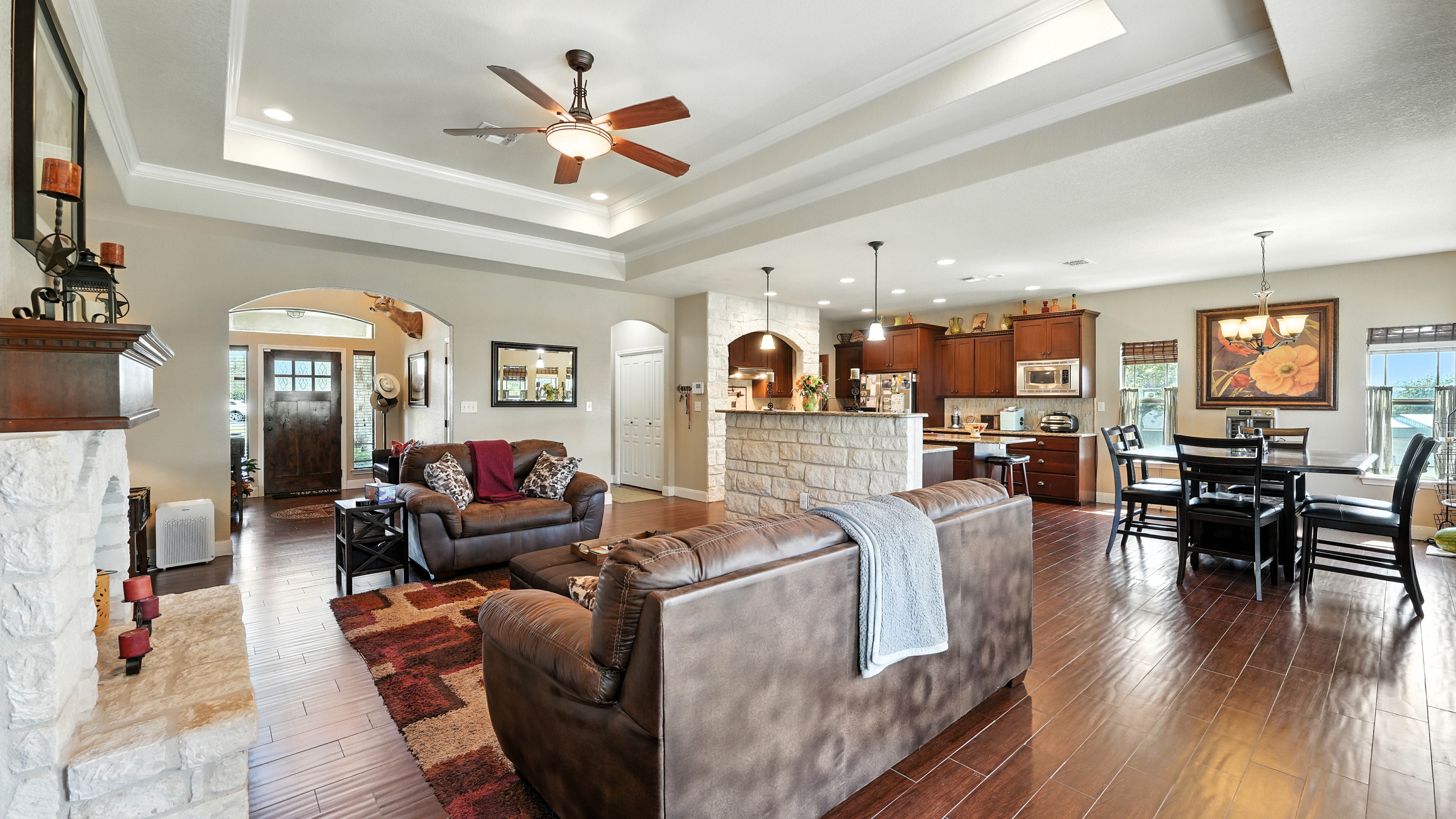 Floresville, Texas, 78114, United States, 3 Bedrooms Bedrooms, ,2 BathroomsBathrooms,Residential,For Sale,1978847