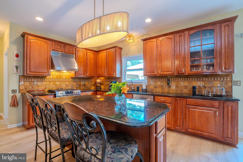 Monroe Township, New Jersey, 08831, United States, 5 Bedrooms Bedrooms, ,4 BathroomsBathrooms,Residential,For Sale,1895133