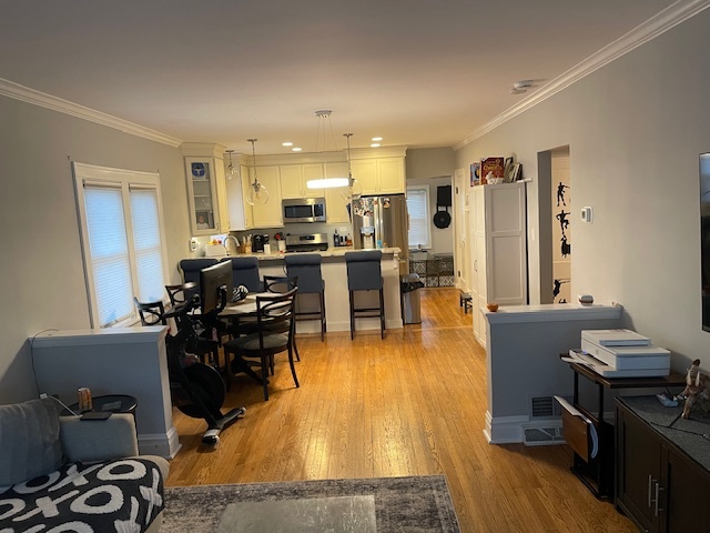 Elmhurst, Illinois, 60126, United States, 3 Bedrooms Bedrooms, ,3 BathroomsBathrooms,Residential,For Sale,1971520