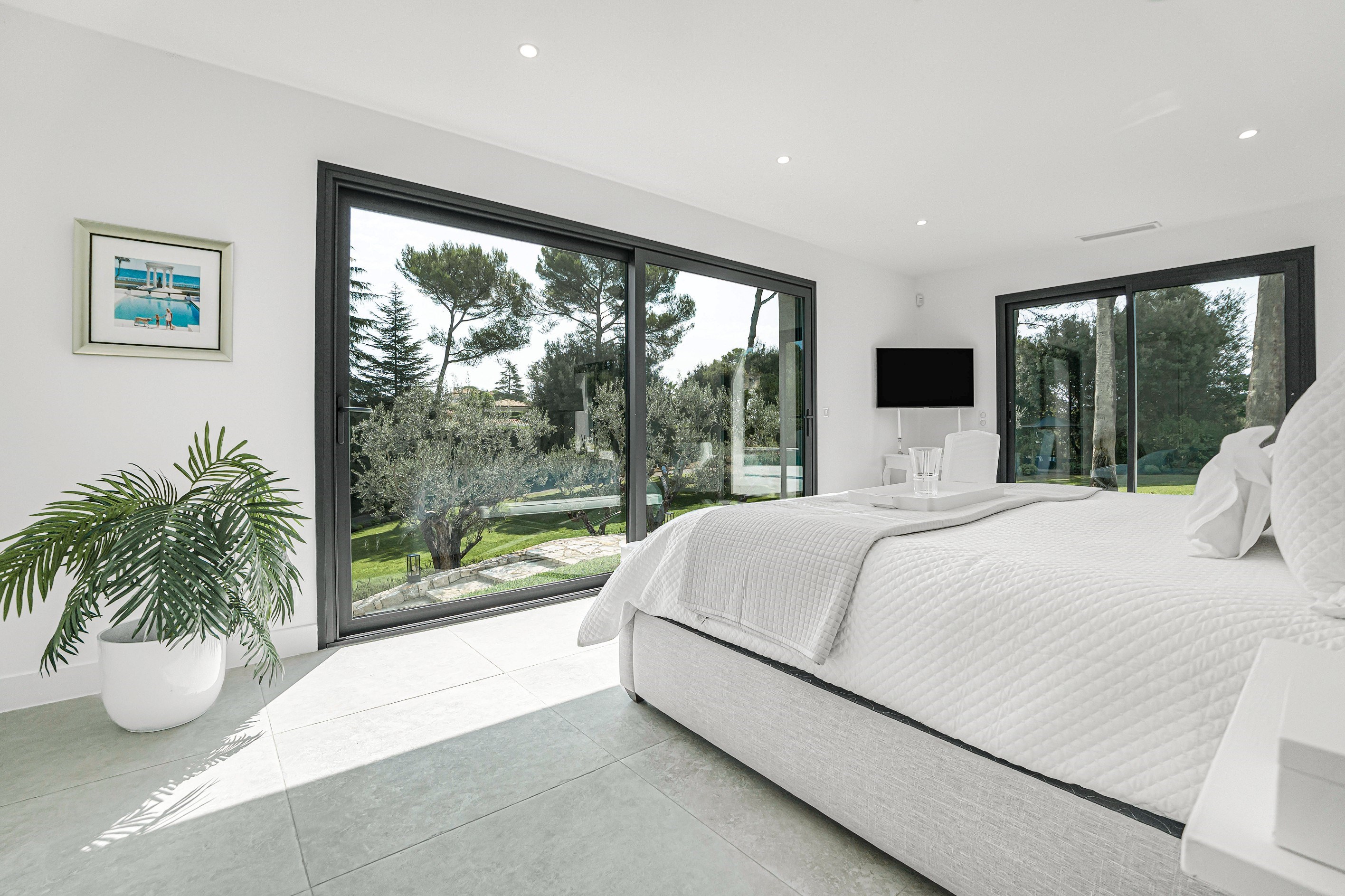  Mougins, renovated contemporary villa within the private estate Les Parcs de Mo… - 物件實景
