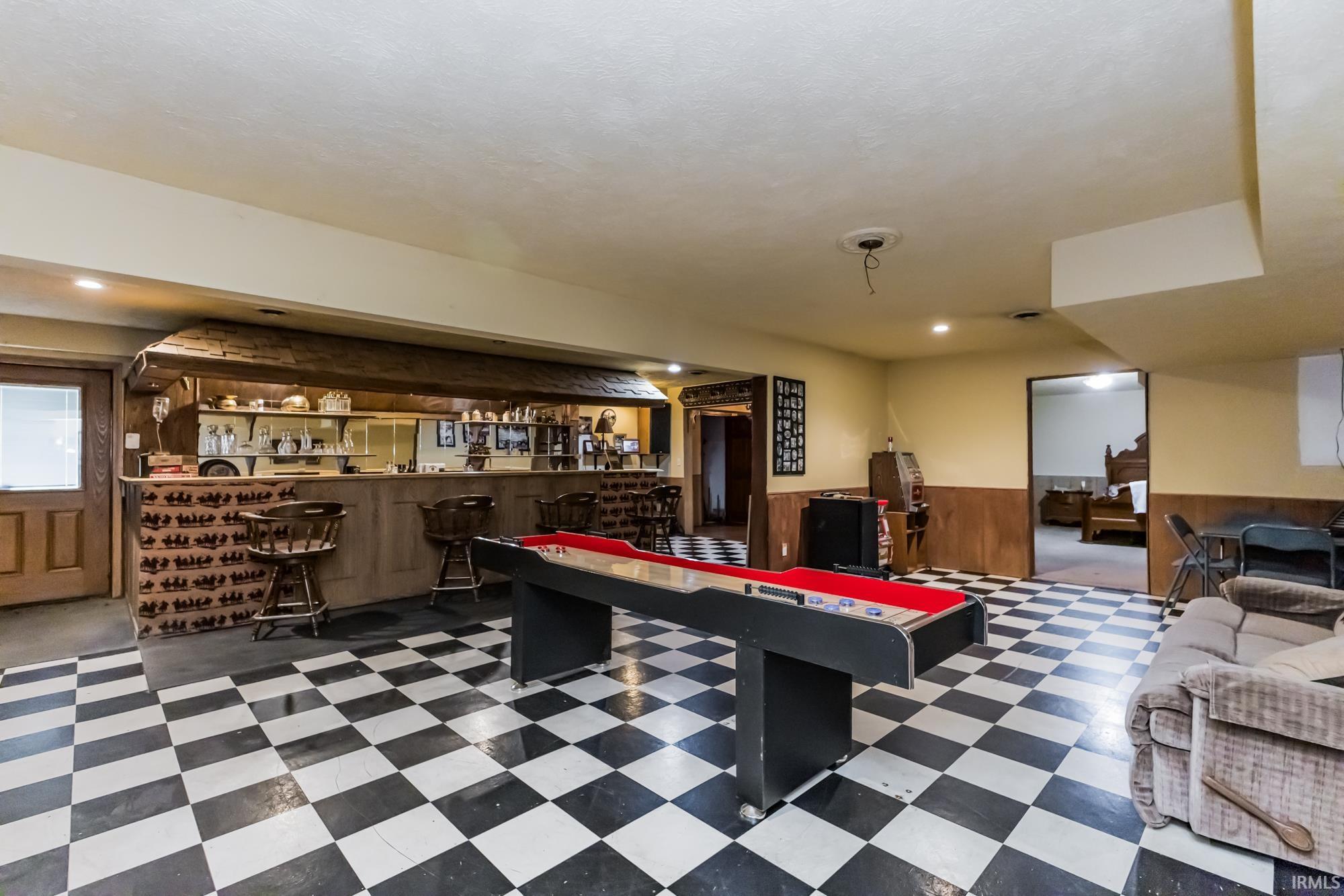 Hartford City, Indiana, 47348, United States, 6 Bedrooms Bedrooms, ,3 BathroomsBathrooms,Residential,For Sale,1870324