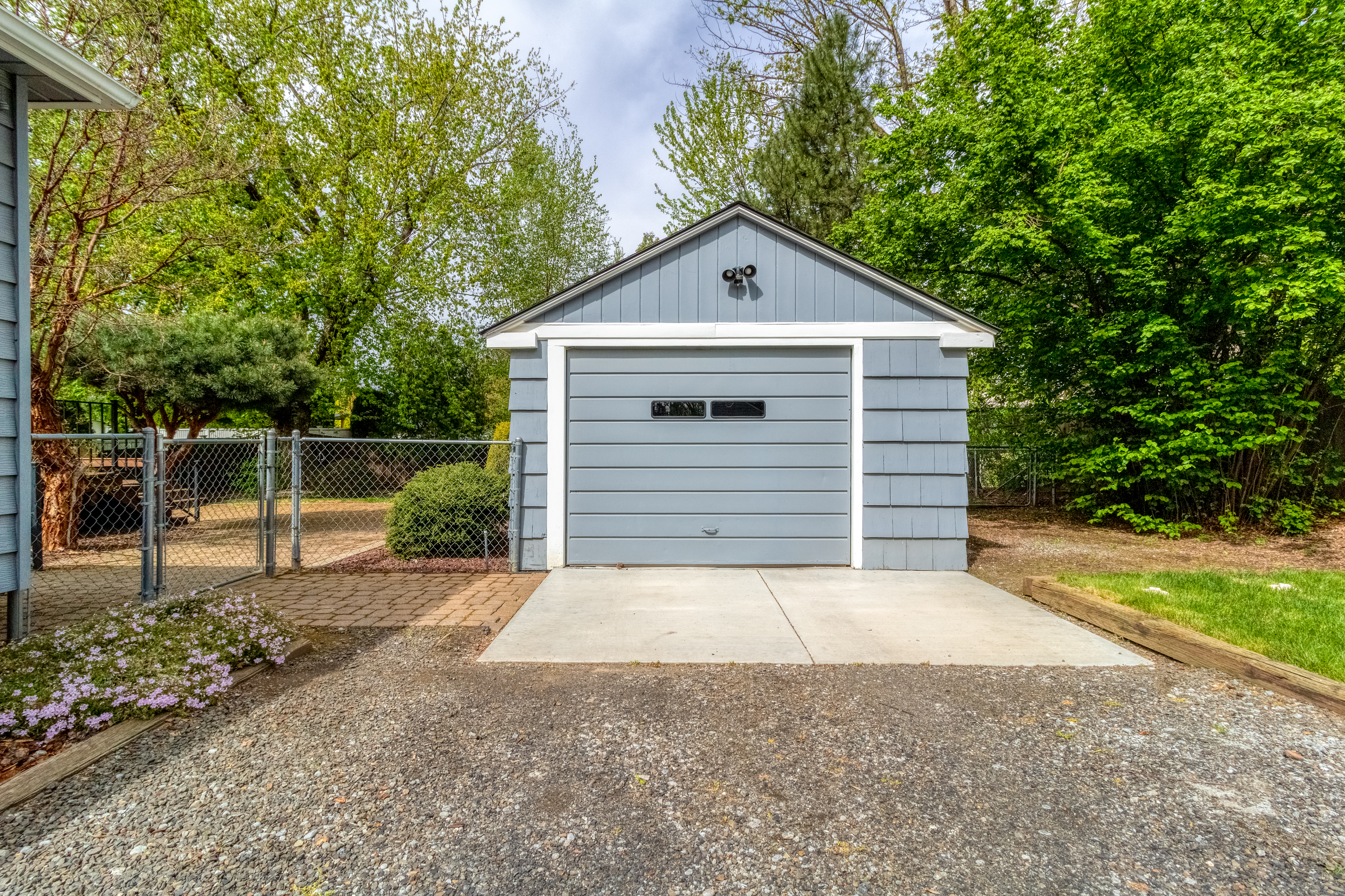  1021 E Chestnut St - 物件實景