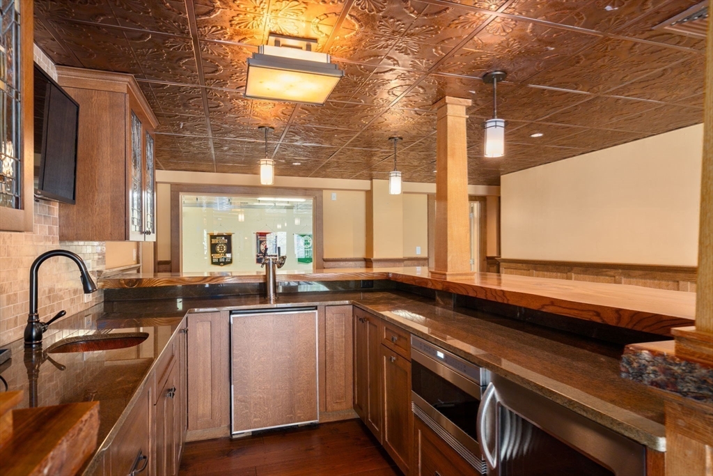 Wellesley, Massachusetts, 02482, United States, 6 Bedrooms Bedrooms, ,10 BathroomsBathrooms,Residential,For Sale,1794537