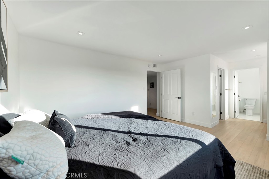 Long Beach, California, 90814, United States, 2 Bedrooms Bedrooms, ,1 BathroomBathrooms,Residential,For Sale,1989158