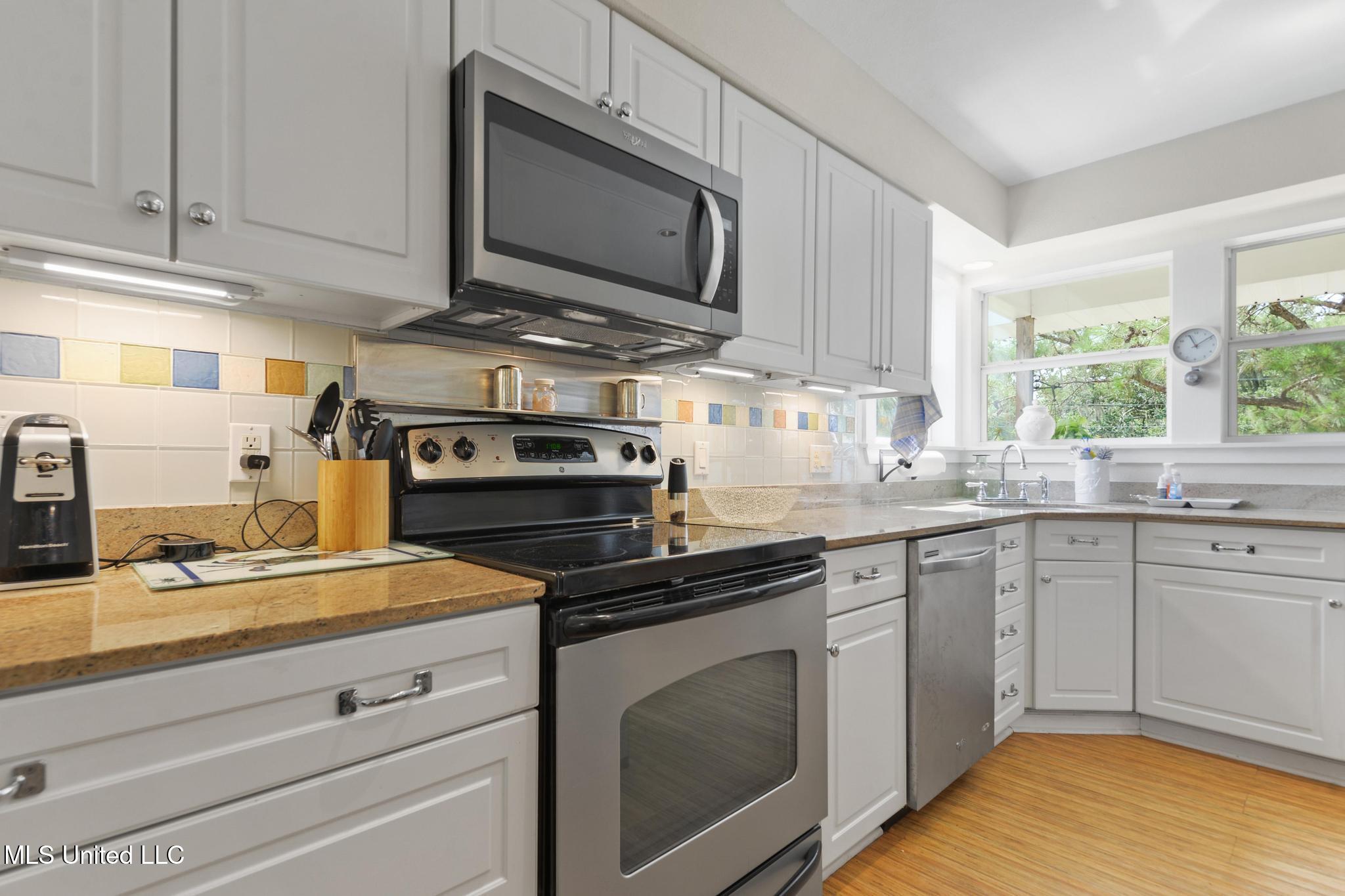 Bay Saint Louis, Mississippi, 39520, United States, 2 Bedrooms Bedrooms, ,2 BathroomsBathrooms,Residential,For Sale,1913082