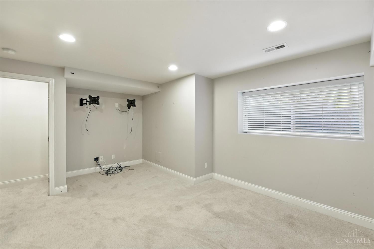 Cincinnati, Ohio, 45226, United States, 3 Bedrooms Bedrooms, ,4 BathroomsBathrooms,Residential,For Sale,1907461