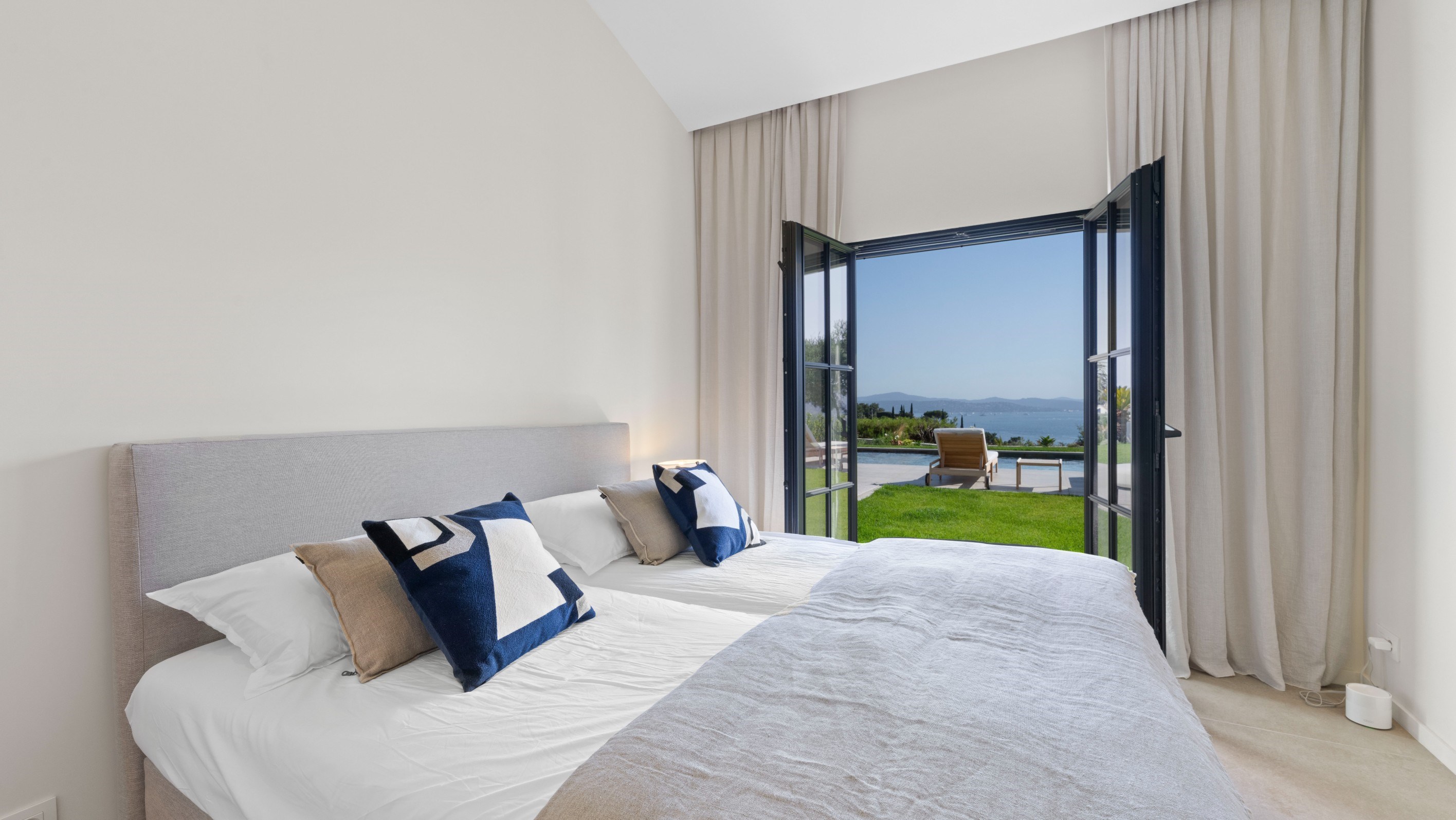  Sainte Maxime contemporary villa for sale with sea views, heated swimming pool … - 物件實景