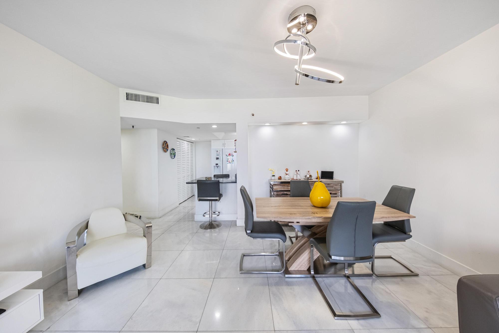 Miami, Florida, 33131, United States, 2 Bedrooms Bedrooms, ,2 BathroomsBathrooms,Residential,For Sale,1976268