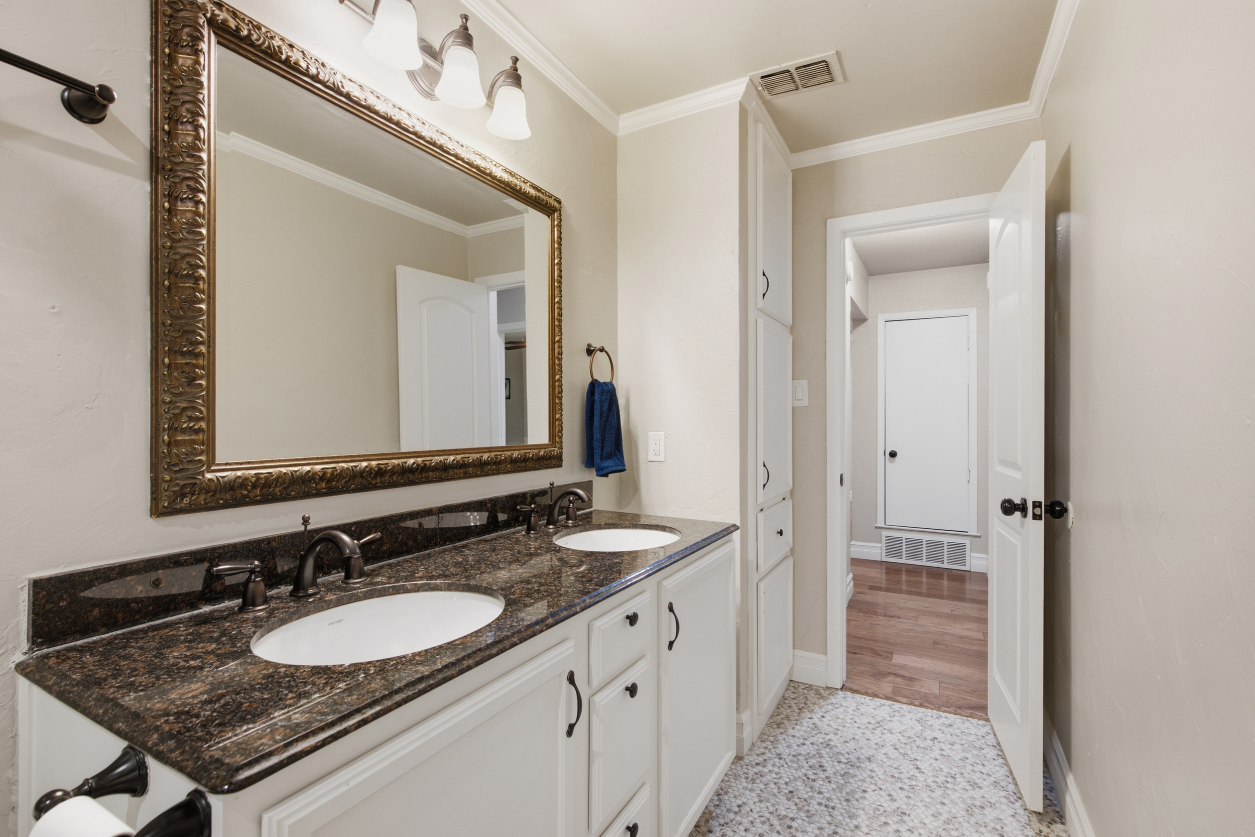  A Rare Opportunity to Live in Historic Downtown Grapevine - 物件實景