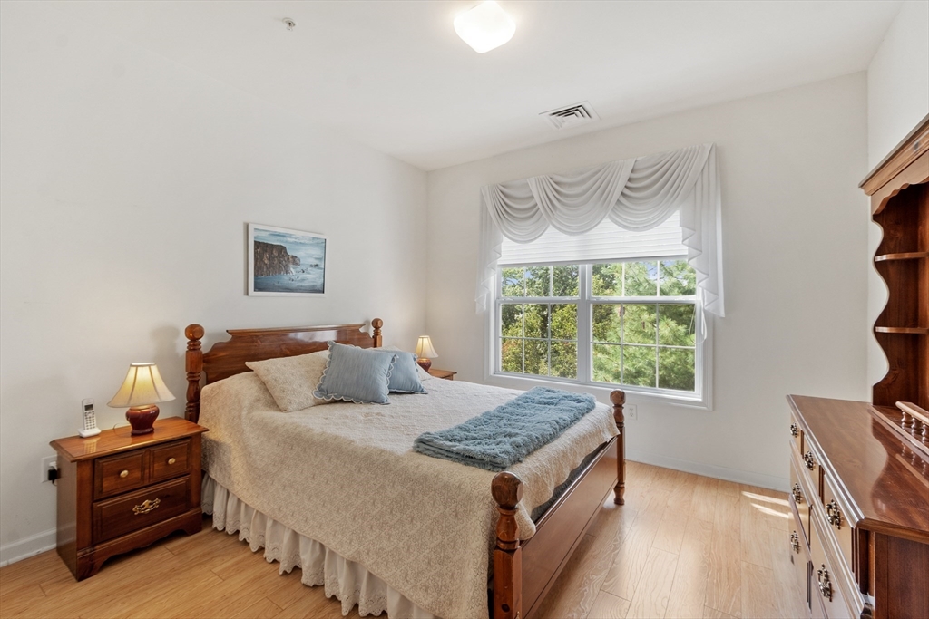 Andover, Massachusetts, 01810, United States, 2 Bedrooms Bedrooms, ,1 BathroomBathrooms,Residential,For Sale,1950822