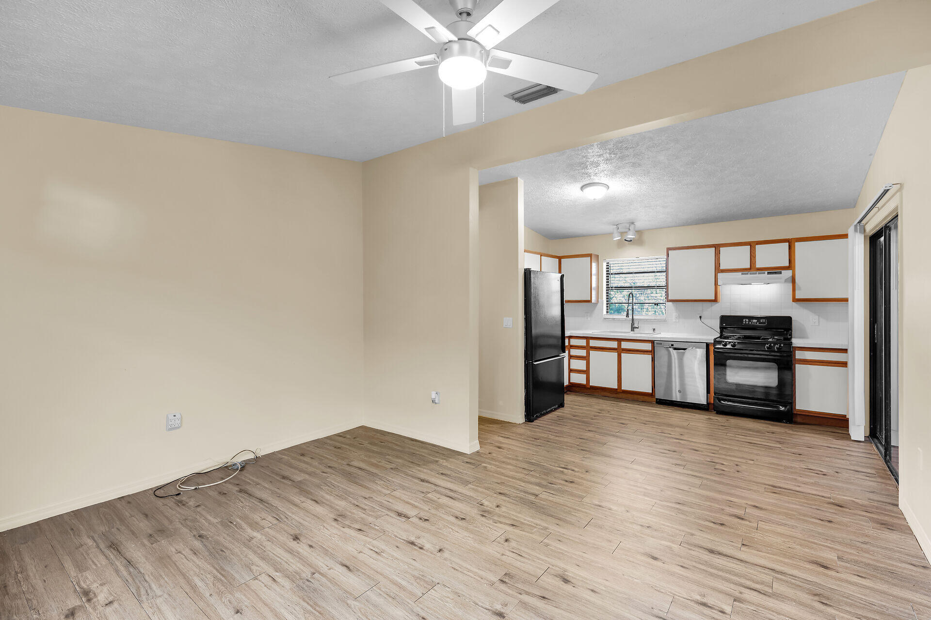MARATHON, Florida, 33050, United States, 2 Bedrooms Bedrooms, ,2 BathroomsBathrooms,Residential,For Sale,1707651