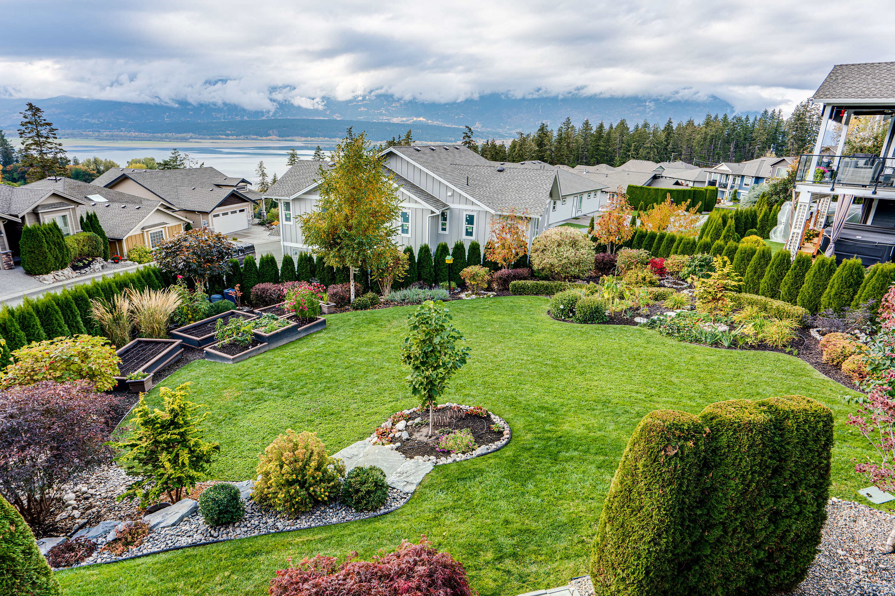  Landscaped Lakeview Lot - 物件實景