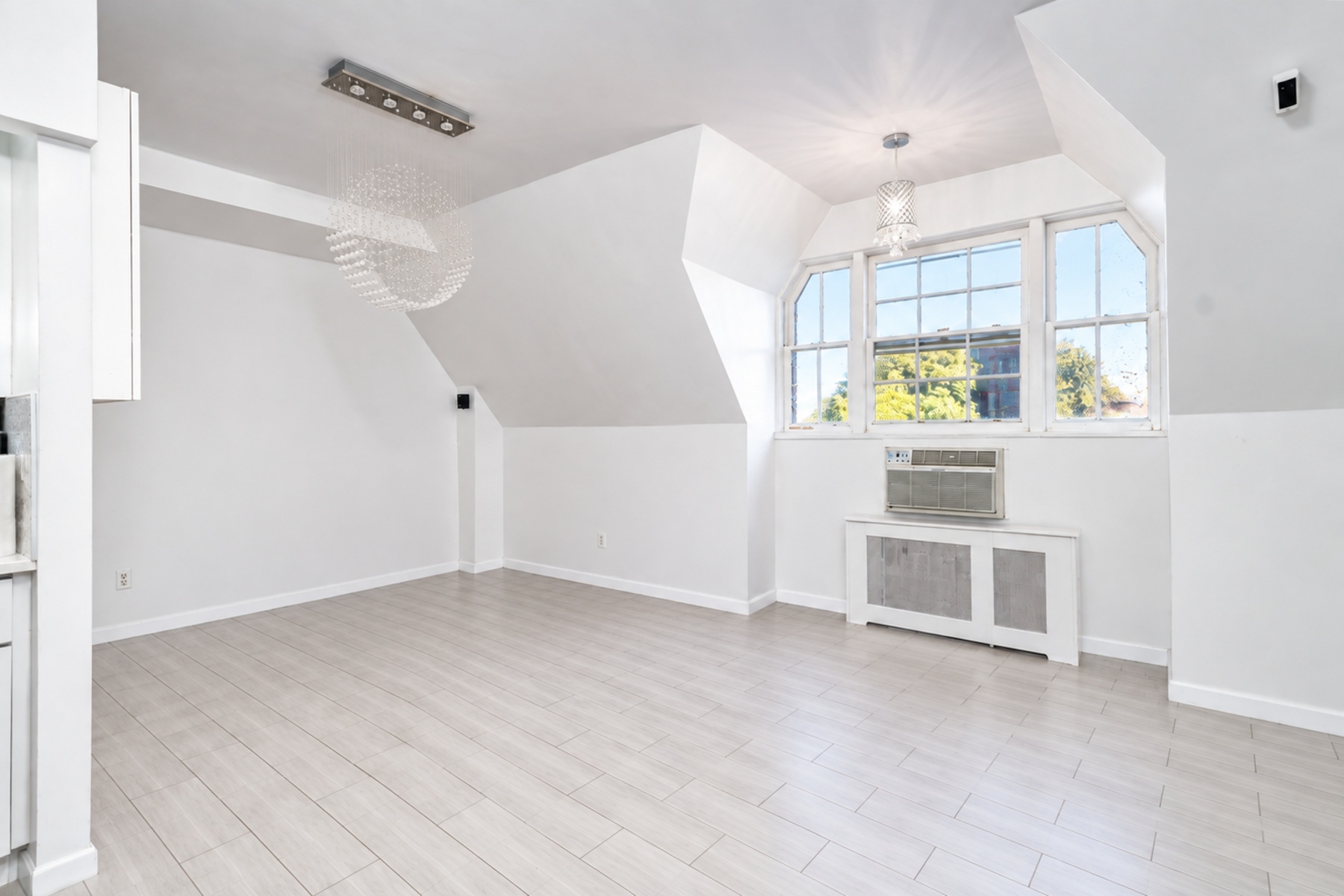  ?BEAUTIFULLY RENOVATED SPACIOUS STUDIO IN PRIME LOCATION? - 物件實景
