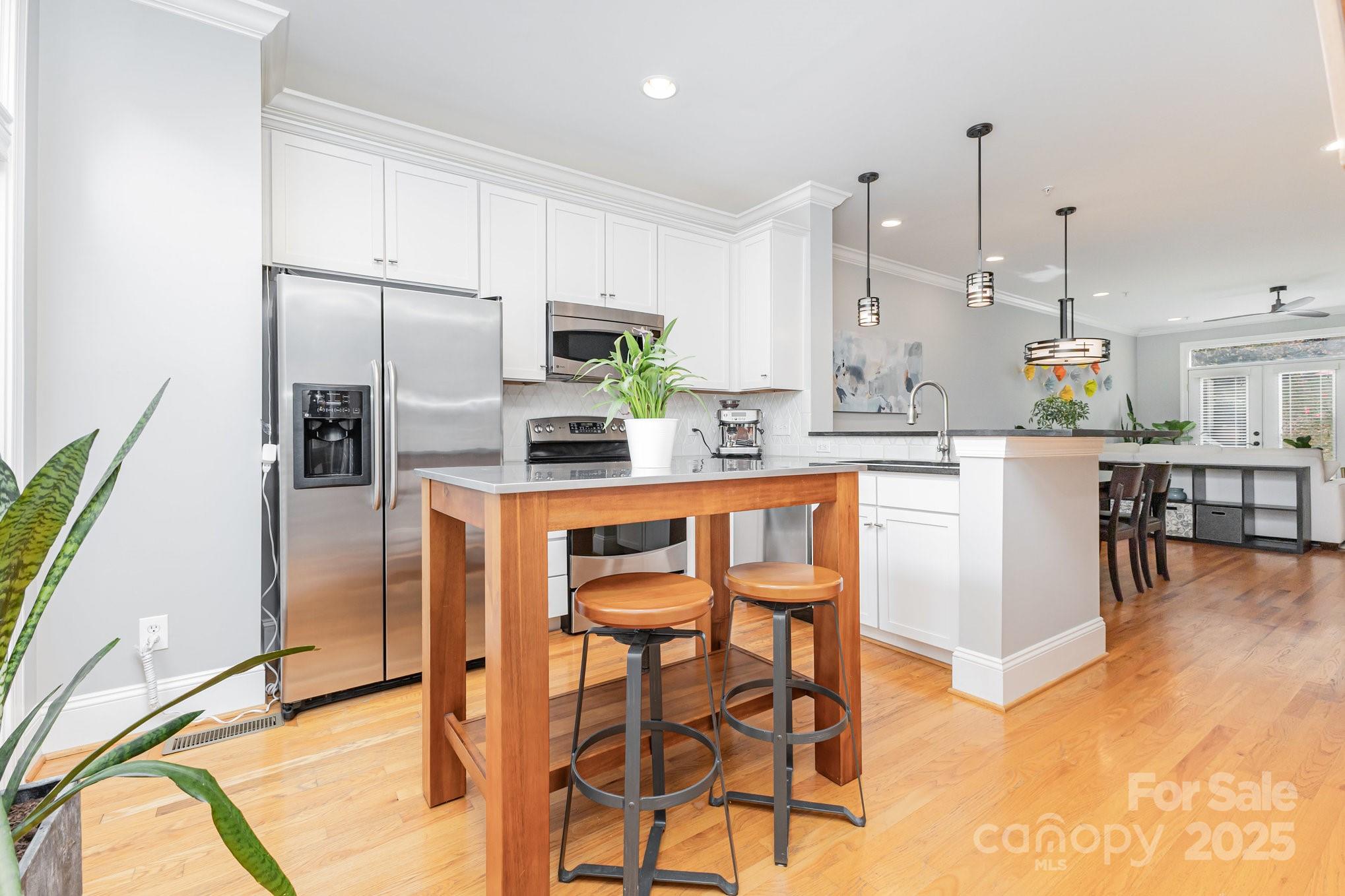 Charlotte, North Carolina, 28207, United States, 2 Bedrooms Bedrooms, ,3 BathroomsBathrooms,Residential,For Sale,1997449