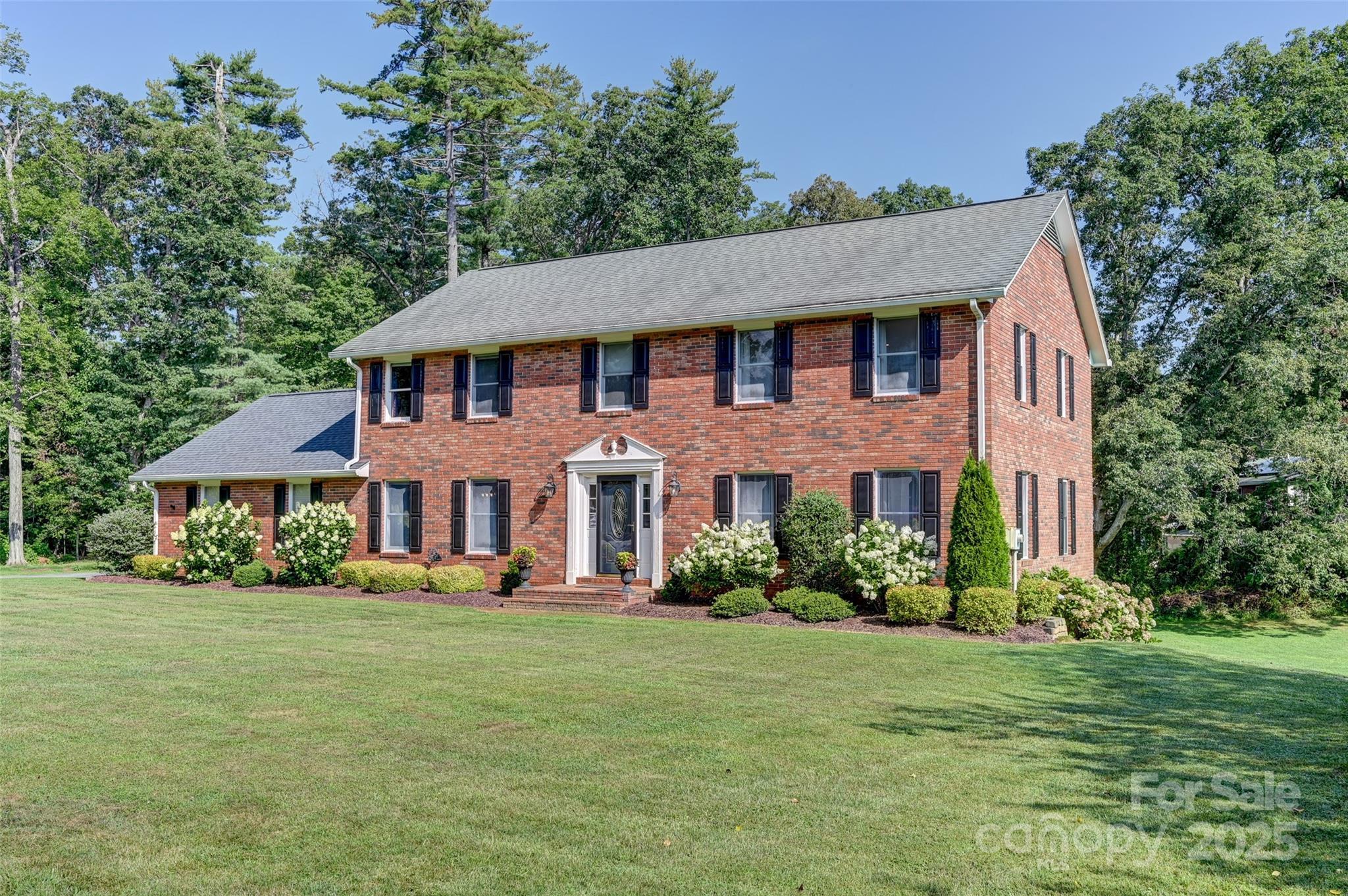 Hendersonville, North Carolina, 28739, United States, 5 Bedrooms Bedrooms, ,3 BathroomsBathrooms,Residential,For Sale,1903677