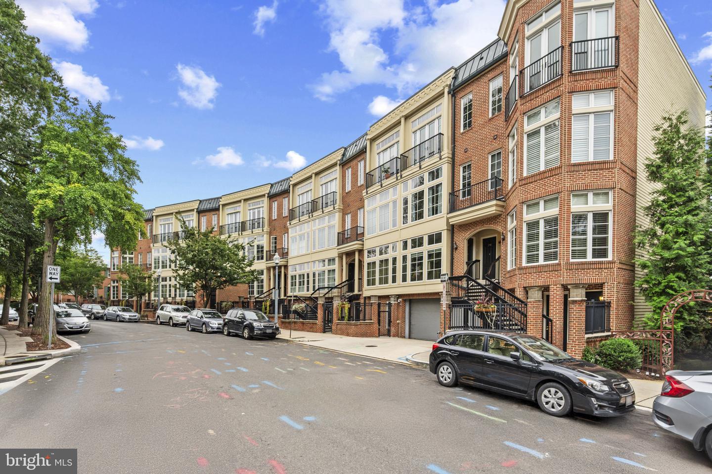 Washington, District of Columbia, 20009, United States, 2 Bedrooms Bedrooms, ,3 BathroomsBathrooms,Residential,For Sale,1950810