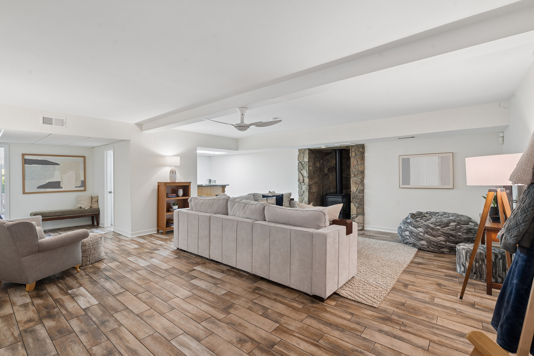  Bright, Contemporary Home with Backyard Retreat in Sought-After Riverside - 物件實景