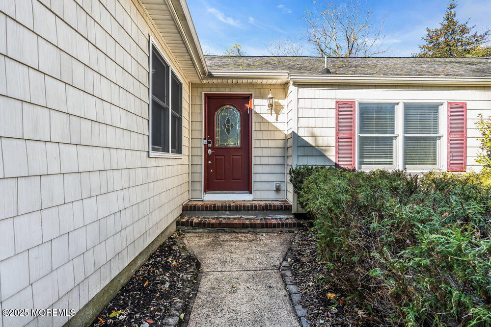 Tinton Falls, New Jersey, 07712, United States, 3 Bedrooms Bedrooms, ,2 BathroomsBathrooms,Residential,For Sale,1987767