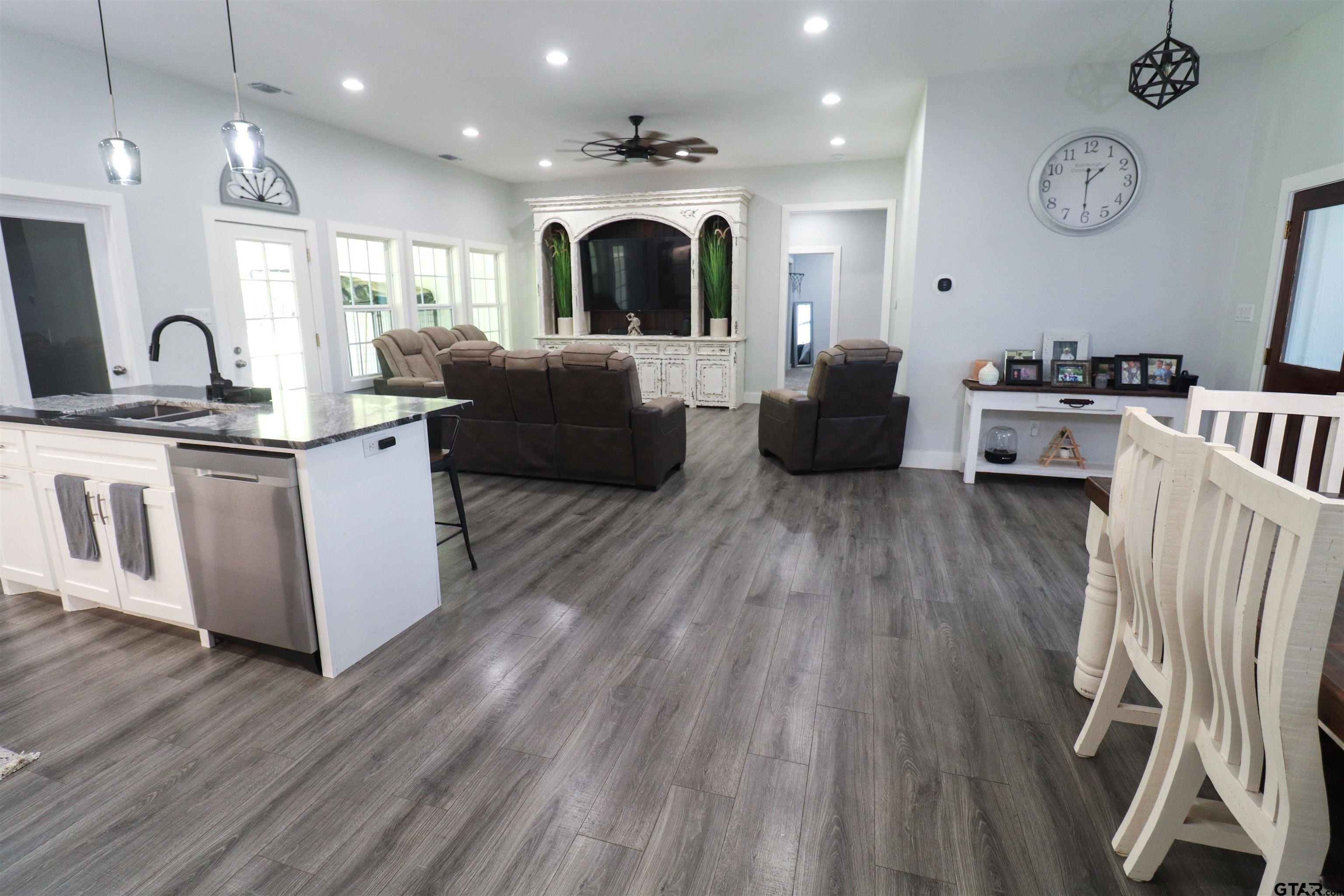 Pittsburg, Texas, 75686, United States, 4 Bedrooms Bedrooms, ,3 BathroomsBathrooms,Residential,For Sale,1943296