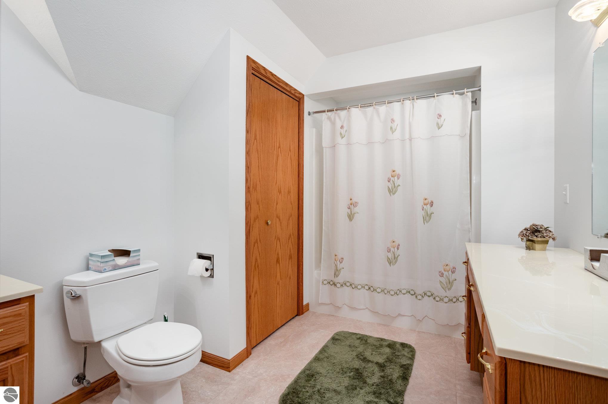 Harrison, Michigan, 48625, United States, 5 Bedrooms Bedrooms, ,4 BathroomsBathrooms,Residential,For Sale,1990816