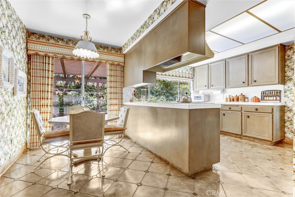 Tarzana, California, 91356, United States, 3 Bedrooms Bedrooms, ,3 BathroomsBathrooms,Residential,For Sale,1986102