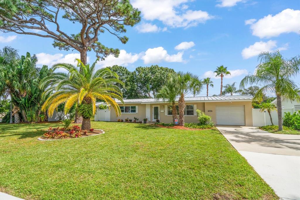 Belleair, Florida, 33756, United States, 2 Bedrooms Bedrooms, ,2 BathroomsBathrooms,Residential,For Sale,1988063