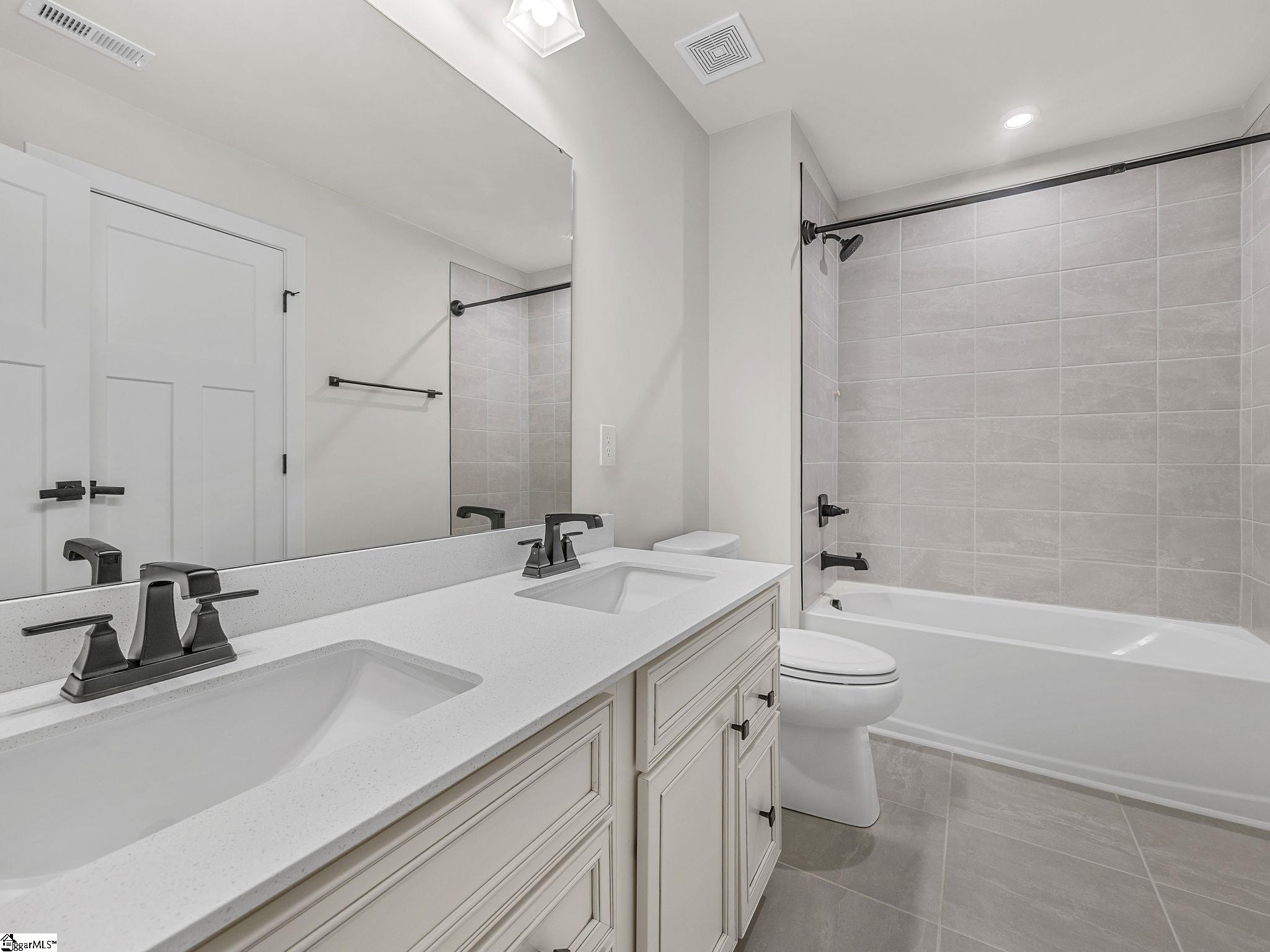 Woodruff, South Carolina, 29388, United States, 5 Bedrooms Bedrooms, ,4 BathroomsBathrooms,Residential,For Sale,1890519