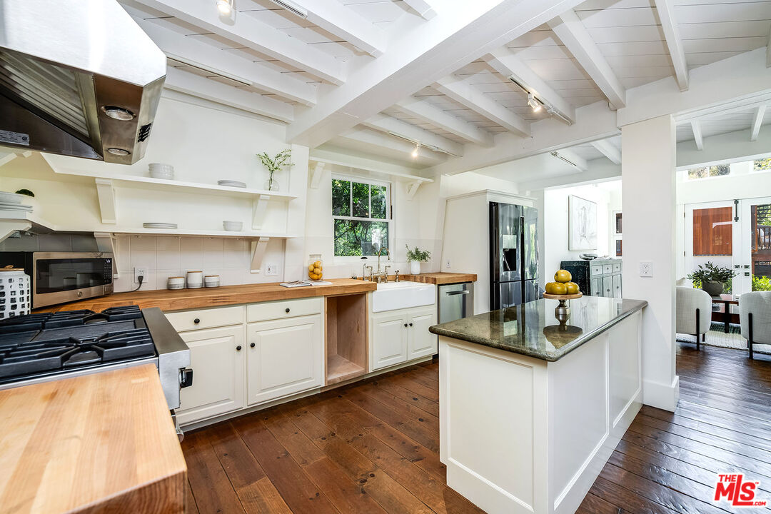 Santa Monica, California, 90402, United States, 7 Bedrooms Bedrooms, ,7 BathroomsBathrooms,Residential,For Sale,1940009