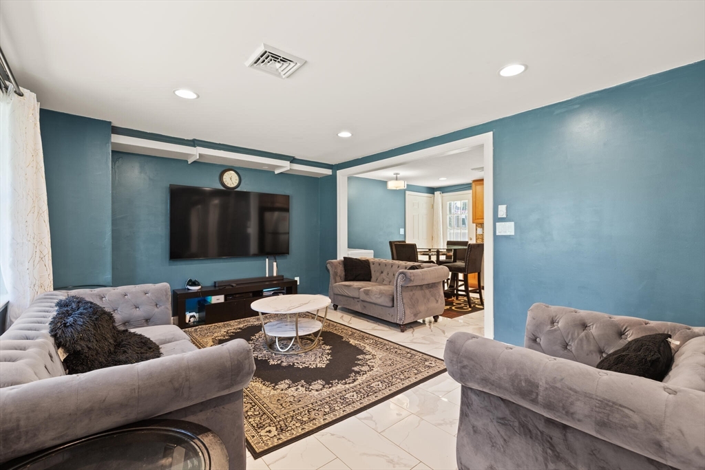 Raynham, Massachusetts, 02767, United States, 3 Bedrooms Bedrooms, ,1 BathroomBathrooms,Residential,For Sale,1918032